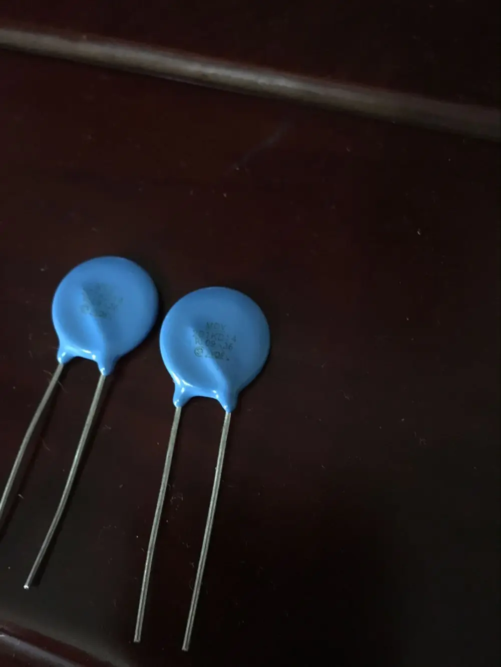 

500pcs/MOV varistor 201KD14 14D201K 14KD201 is suitable for 110v circuits with a diameter of 14mm