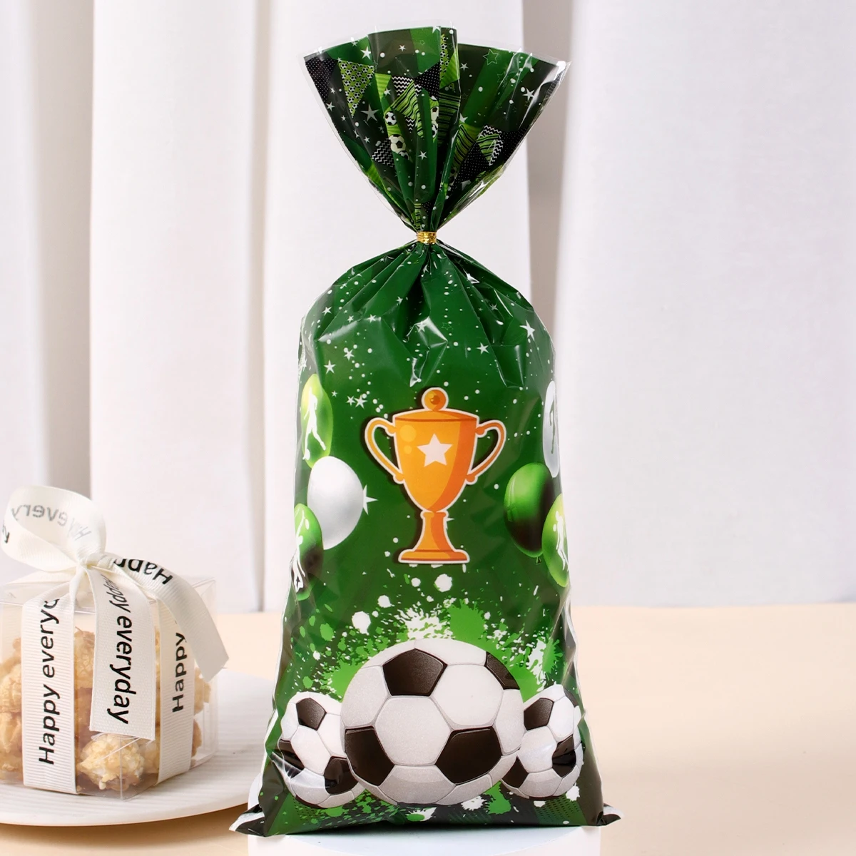 25/50pcs Soccer Theme Candy Wrapping Bags Football Gift Bag Cookie Bag Fans Party Favor Bags for Boys Birthday Party Decor