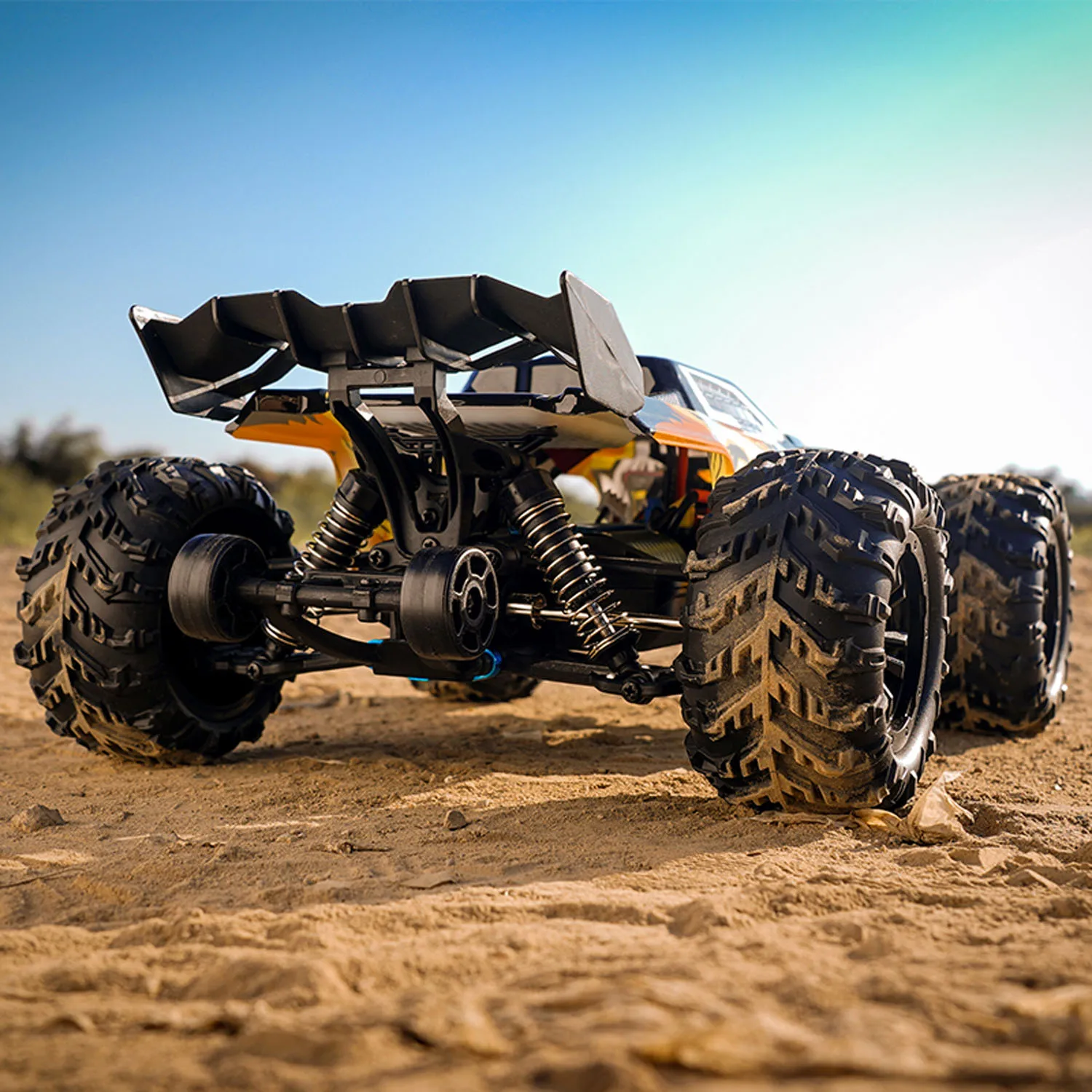 

1/16 RC Off Road Car Q117 2.4G 4WD 70 км/ч Бесщеточный двигатель ESC Подъемное колесо с дистанционным управлением Высокоскоростной автомобиль RTR Модель игрушки