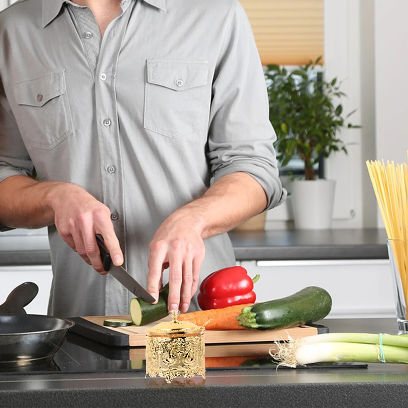 

Embossed Candy Bowl with Lid European Style Fine Texture Small Size Multipurpose Home Restaurant Use Candy Dish