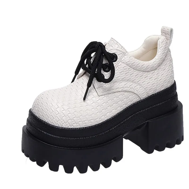 

2025 г. Туфли на платформе в британском стиле на массивном каблуке. Женские лоферы со шнуровкой. Женские повседневные черные туфли на толстой подошве на платформе 9 см.