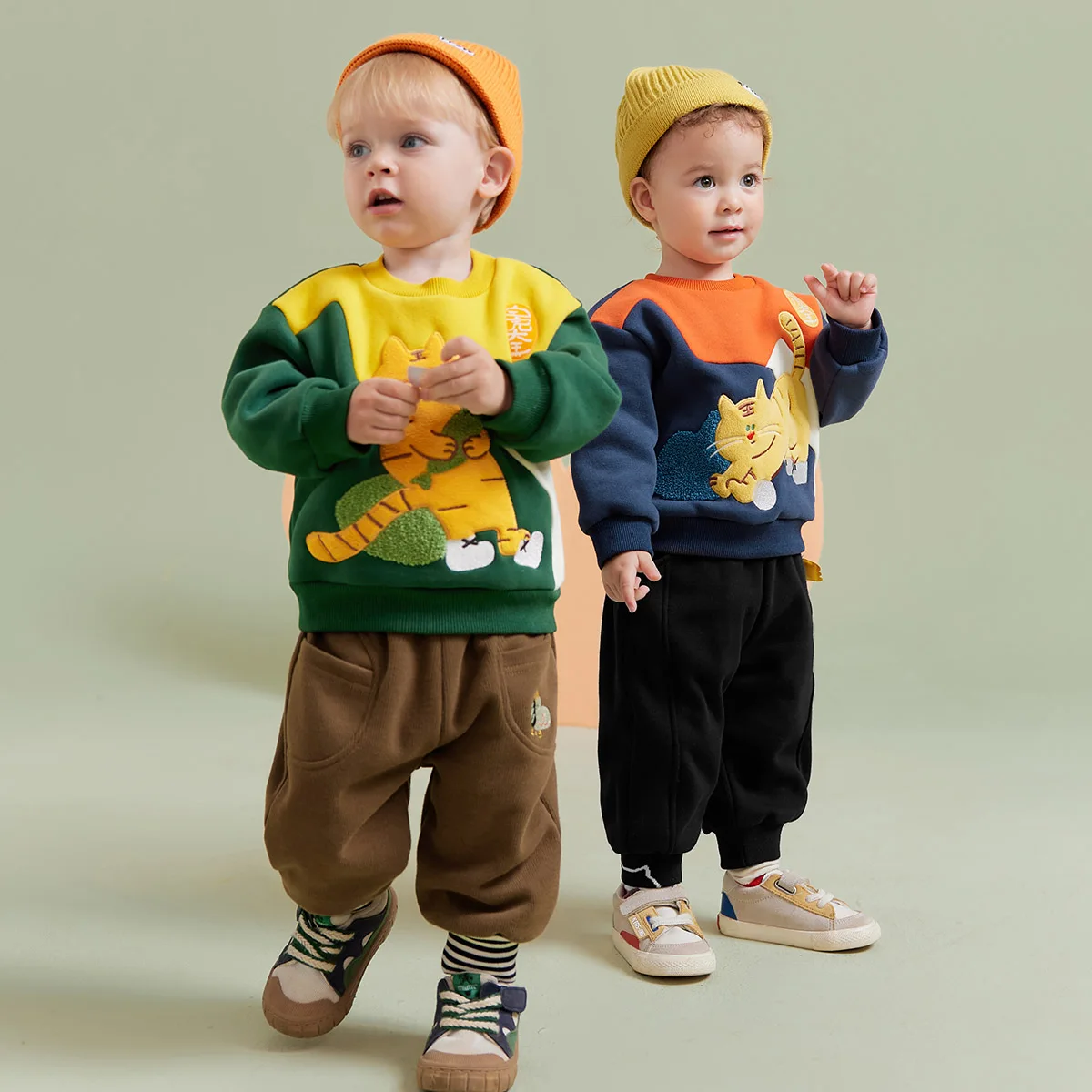 Amila Baby Boy Hoodie 2024 Winter neue mehrfarbige Rundhals ausschnitt Fleecing weiche Mode warme elastische Baby kleidung