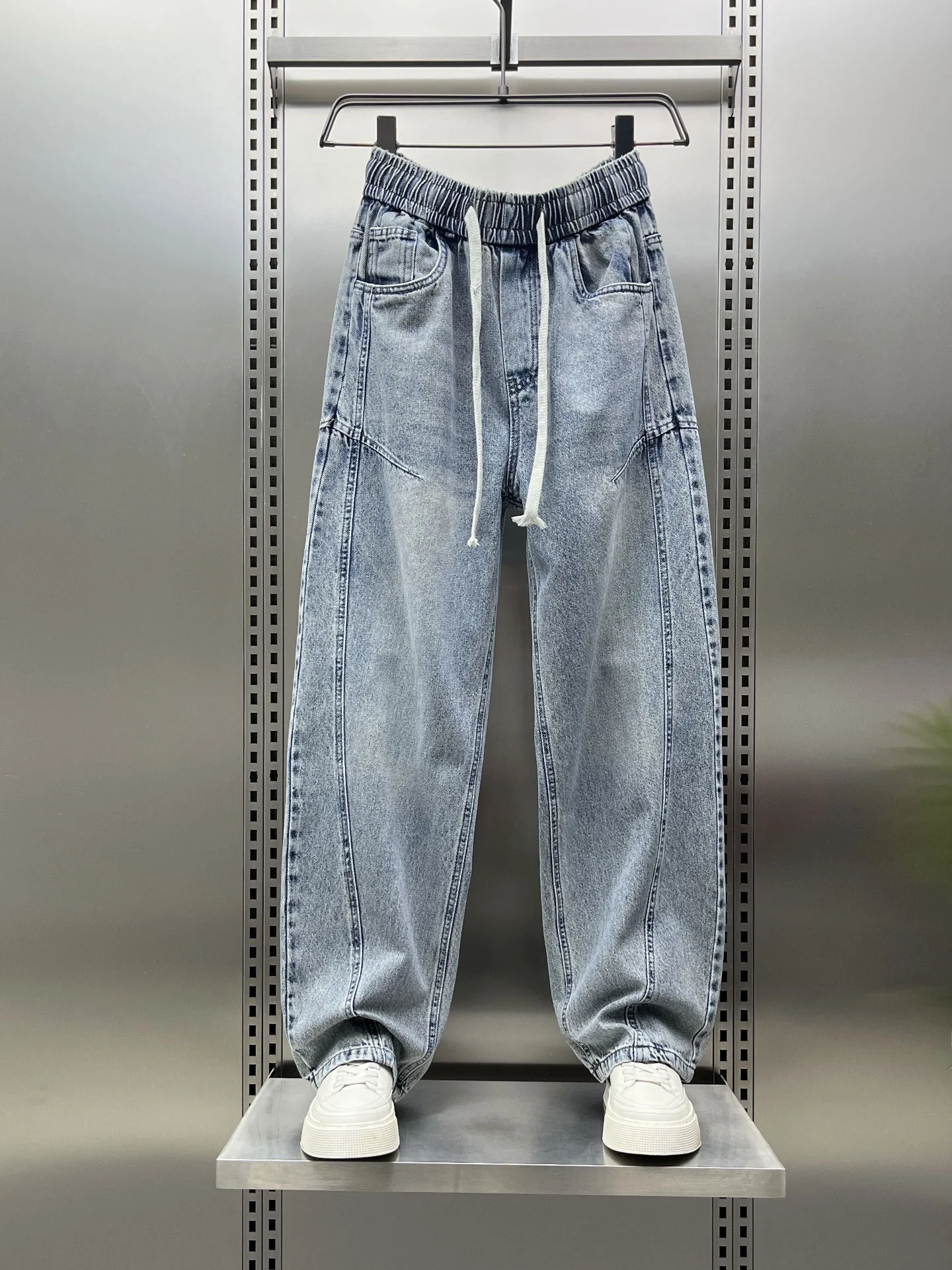 

Весенние модные мужские джинсы свободного кроя в американском стиле, светло-голубые, с вставками, прямые, широкие штанины, удобные повседневные джинсы свободного кроя