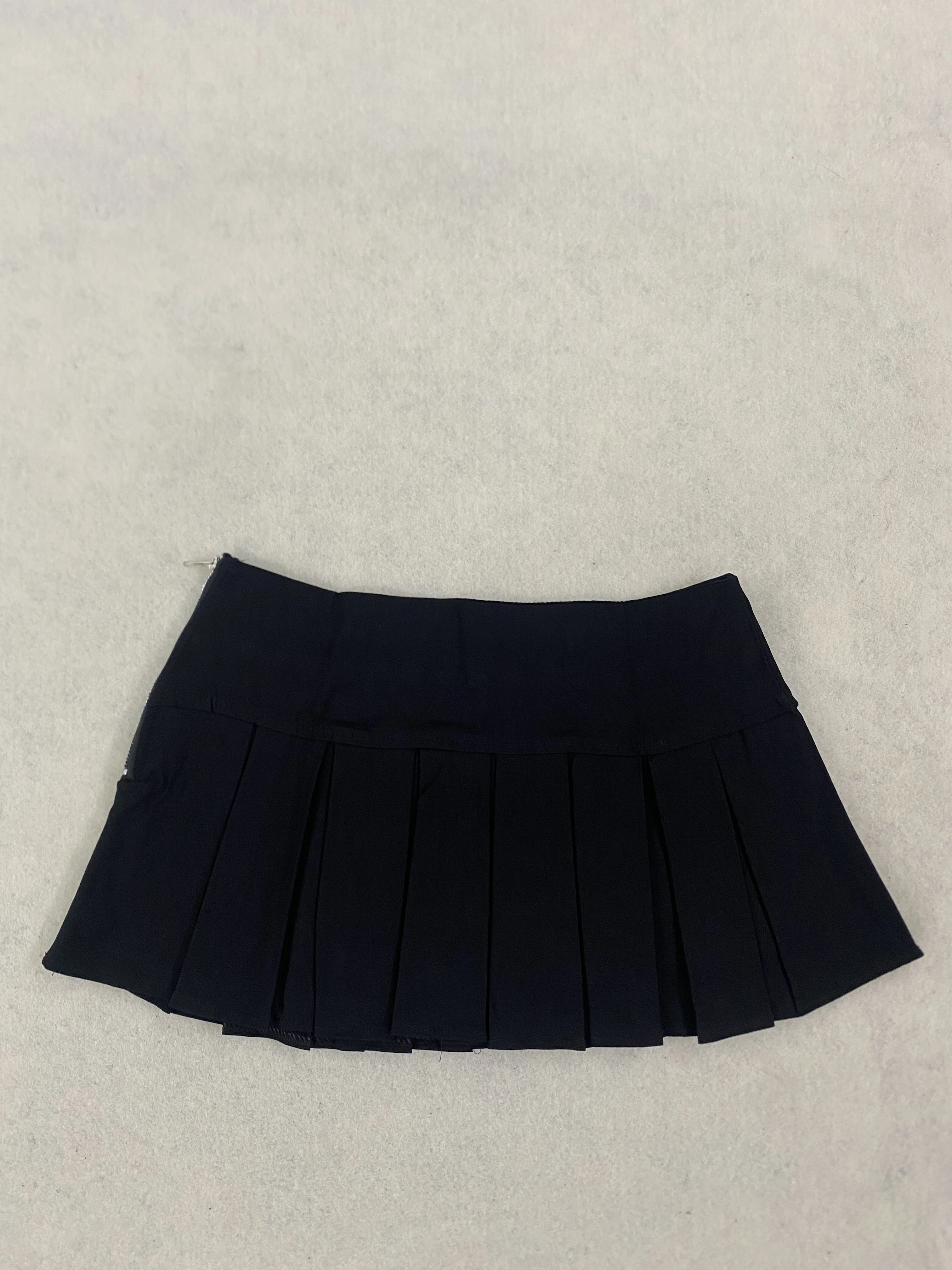 Falda plisada con tachuela de plata Punk para mujer, falda de calle americana, cintura baja, color negro, una línea, Micro Mini falda Y2K Harajuku
