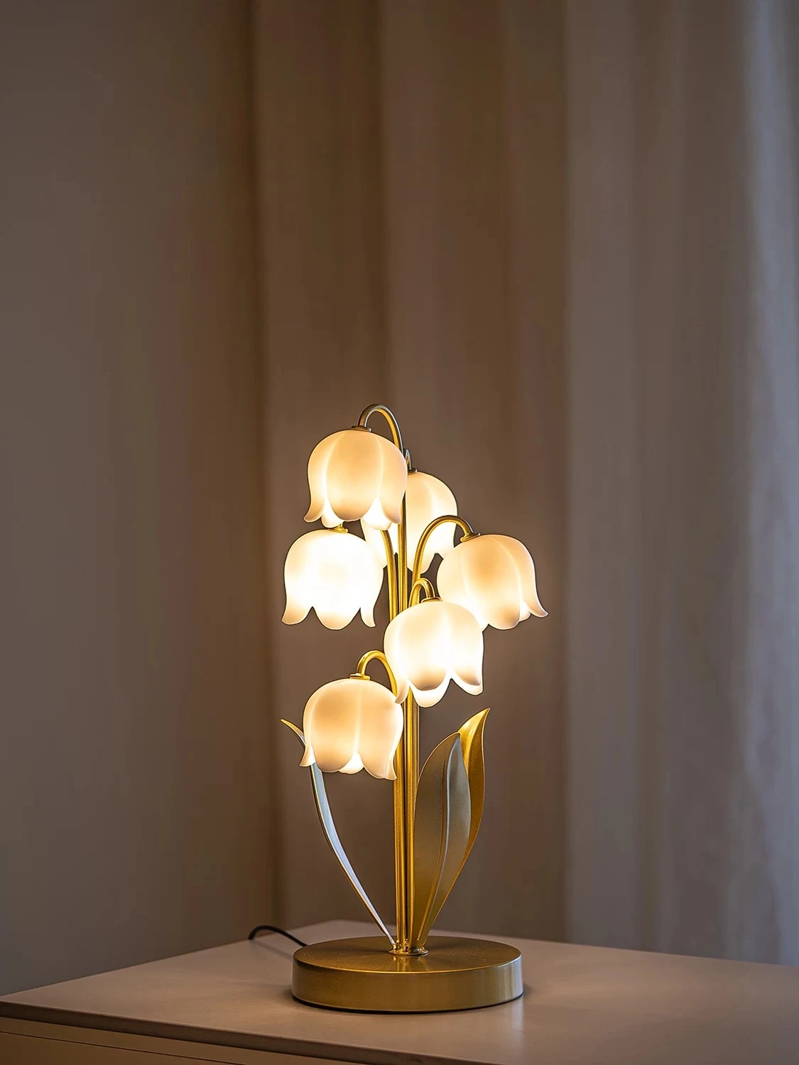 Lily of the Valley Shaped Table Lamp Romantic Ambient Light Dimmable Bedside Night Lamp For Bedroom Living Room Home Decor Gift