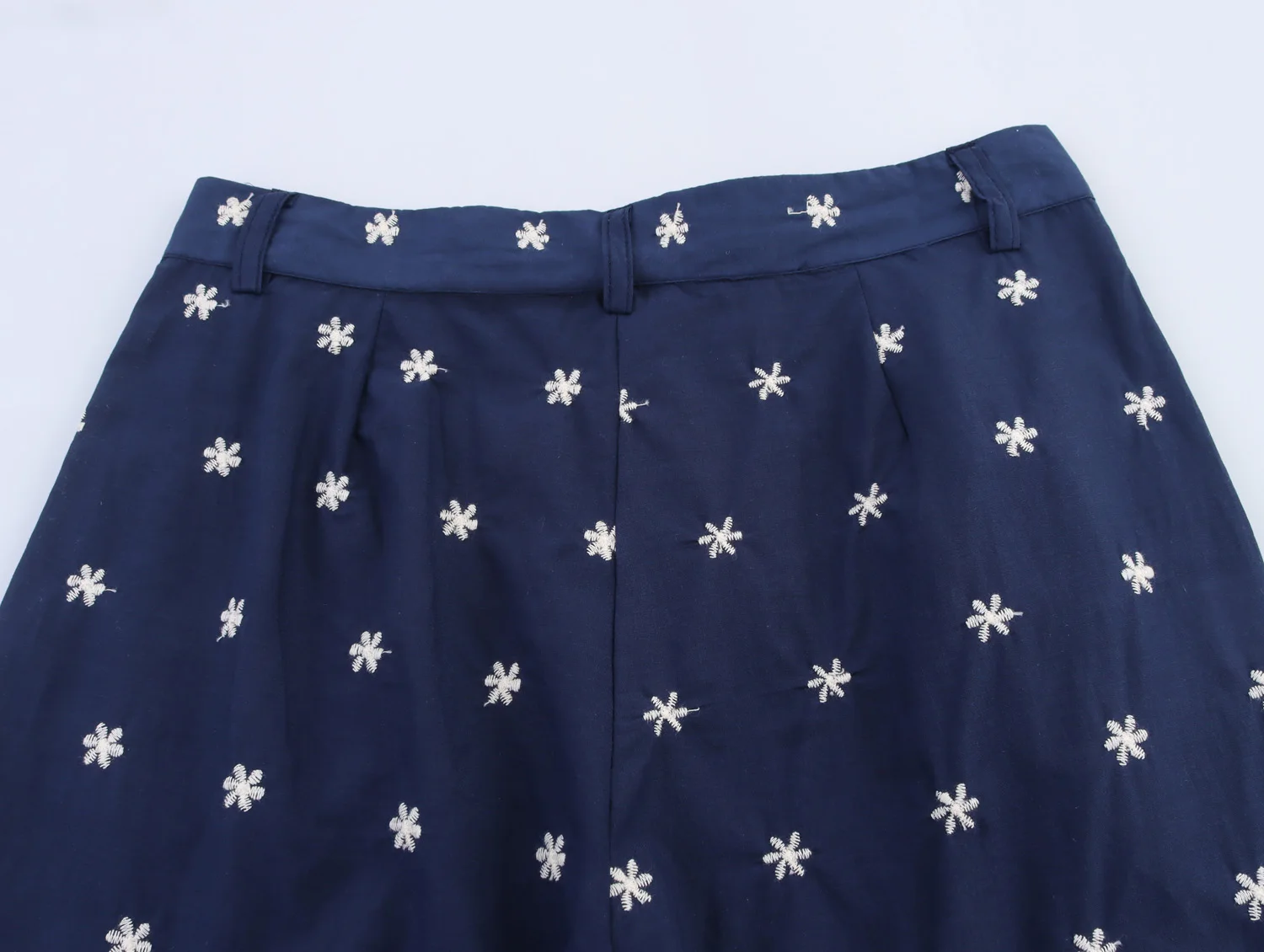 Nuovi prodotti estivi 2025 abbigliamento femminile moda pantaloni casual a gamba larga a vita alta ricamati in stile europeo e americano