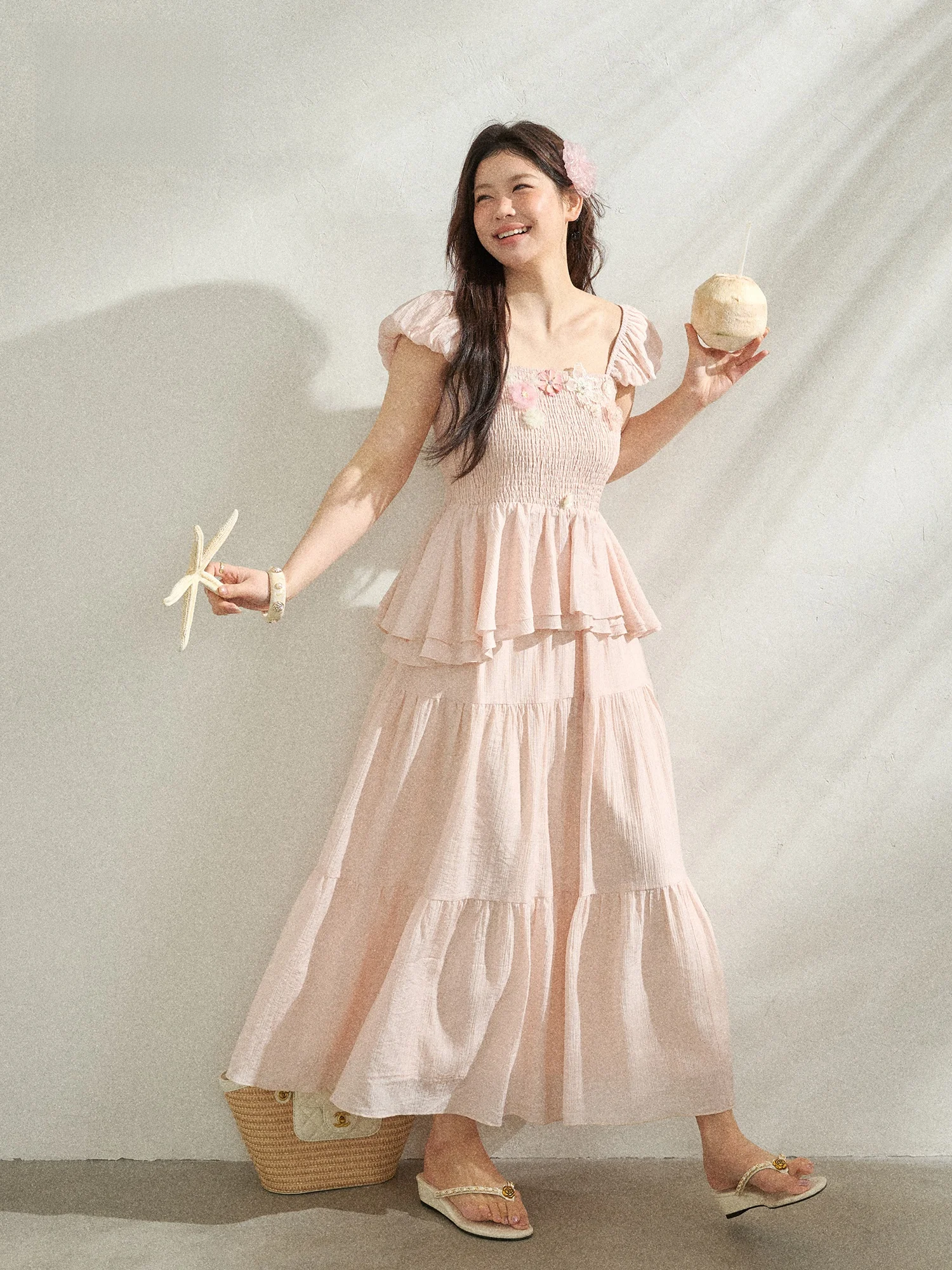 

Летний комплект больших размеров из шифона с цветочным принтом: юбка А-силуэта с высокой талией и топ с коротким рукавом и высоким воротом в нежном стиле