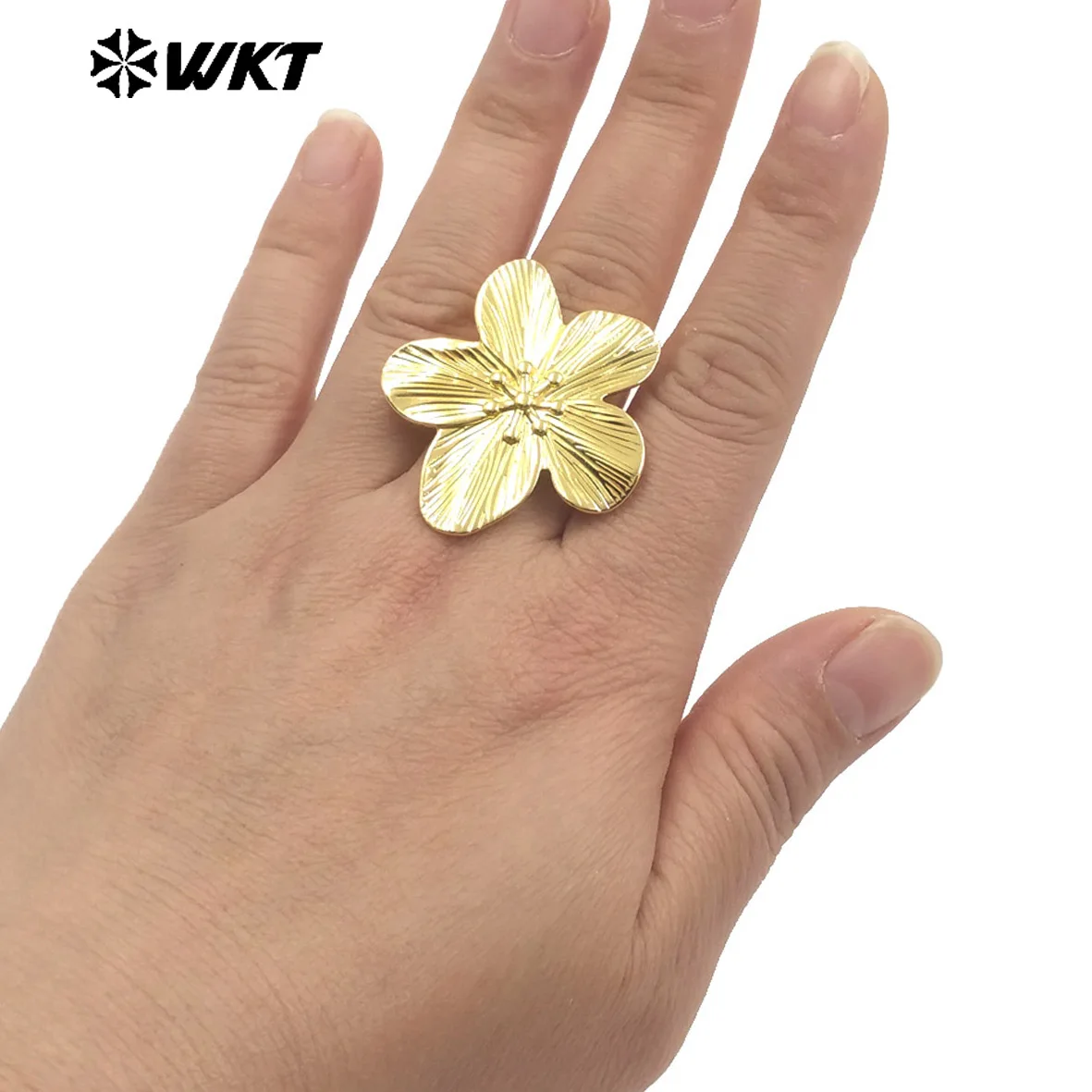 

WT-R545 Новое поступление, популярный изысканный дизайн в форме цветка, 18-каратное позолоченное женское регулируемое кольцо для подарка на день рождения