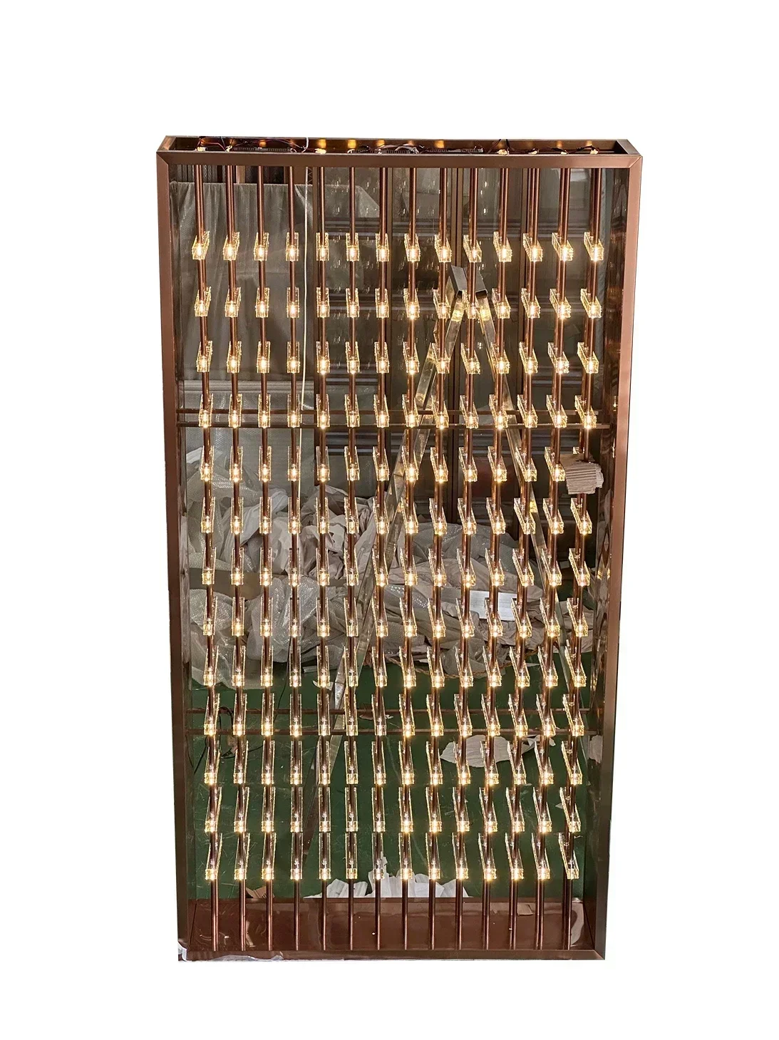 Maßgefertigter Leuchtender Weinkühlschrank für Raumtemperatur, Acryl-Rotweinregal-Display aus Edelstahl, Topseller