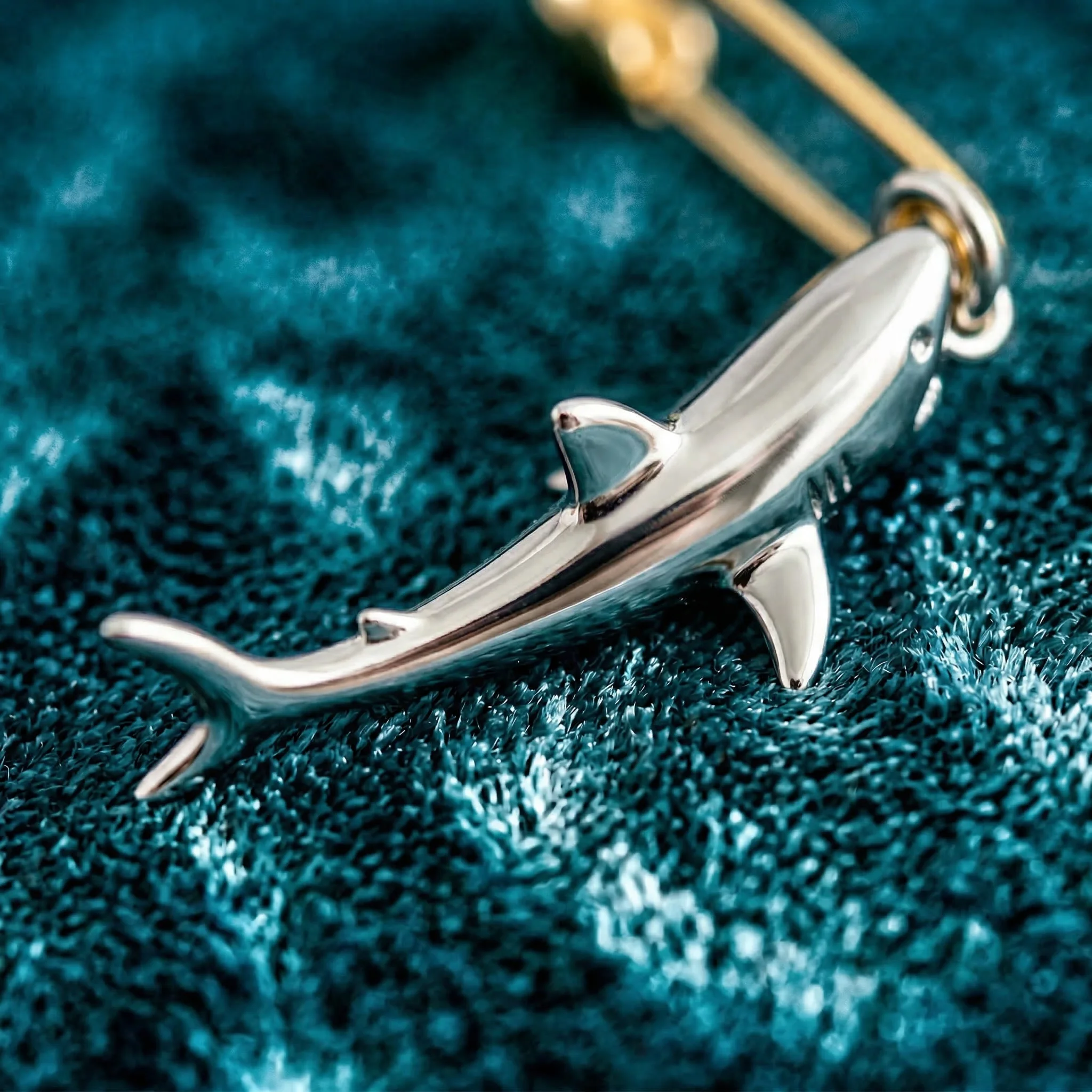 F.I.N.S 1 PC Korean 925 Sterling Silver Earring One Piece Single Shark Safe Pin Drop Earrings Personality Pendientes Plata 925