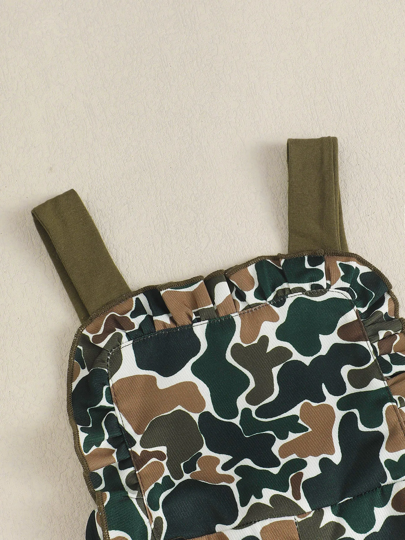 Baby Mädchen Camouflage Gemusterte Rüschen Trim Latzhose Kinder Mode Militär Druck Denim Hosen für Kleinkinder – Detail 3