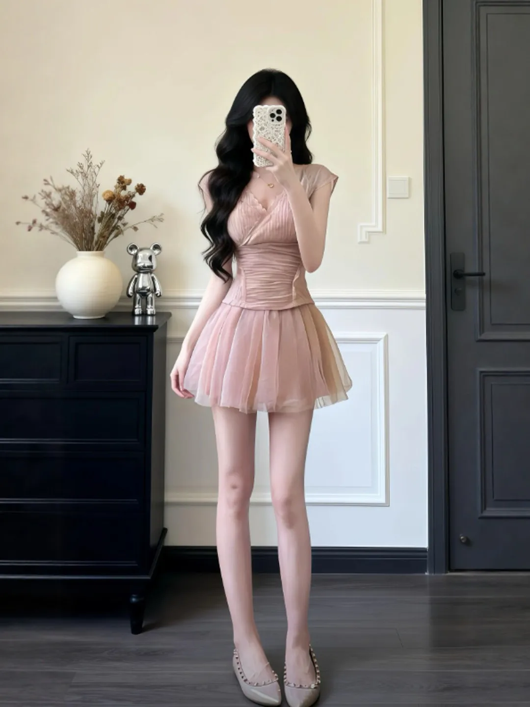 

Unique Small Size V-Neck Lace Top And Mesh Skirt Two-Piece Set Beautiful Summer Outfit Comfortable Fashionable Student Uniform