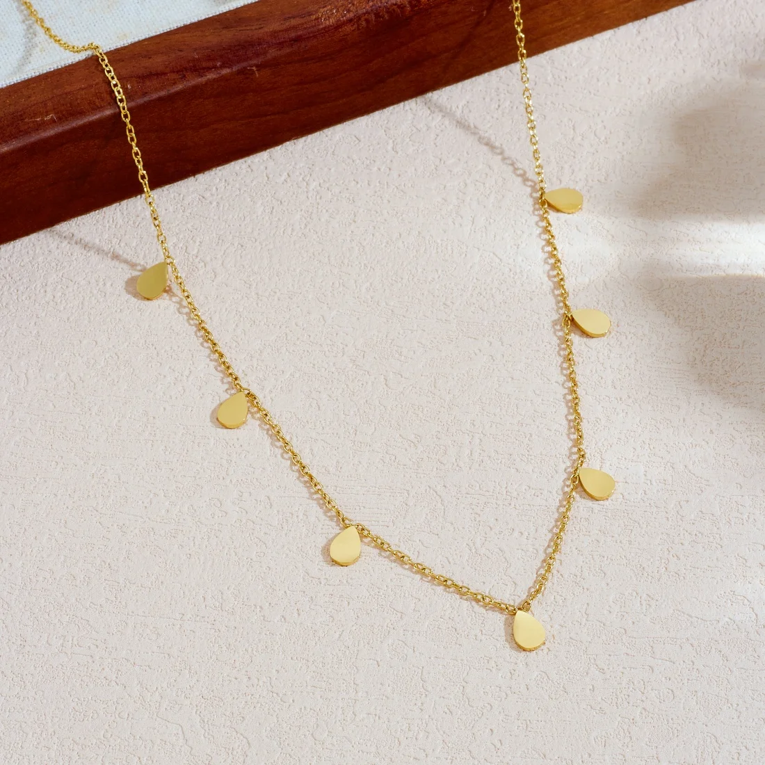 Edelstahl Goldener Multi-Anhänger Flache Scheibe Wassertropfen Halskette Damen Neue Klassische Mode Halskette Schmuck