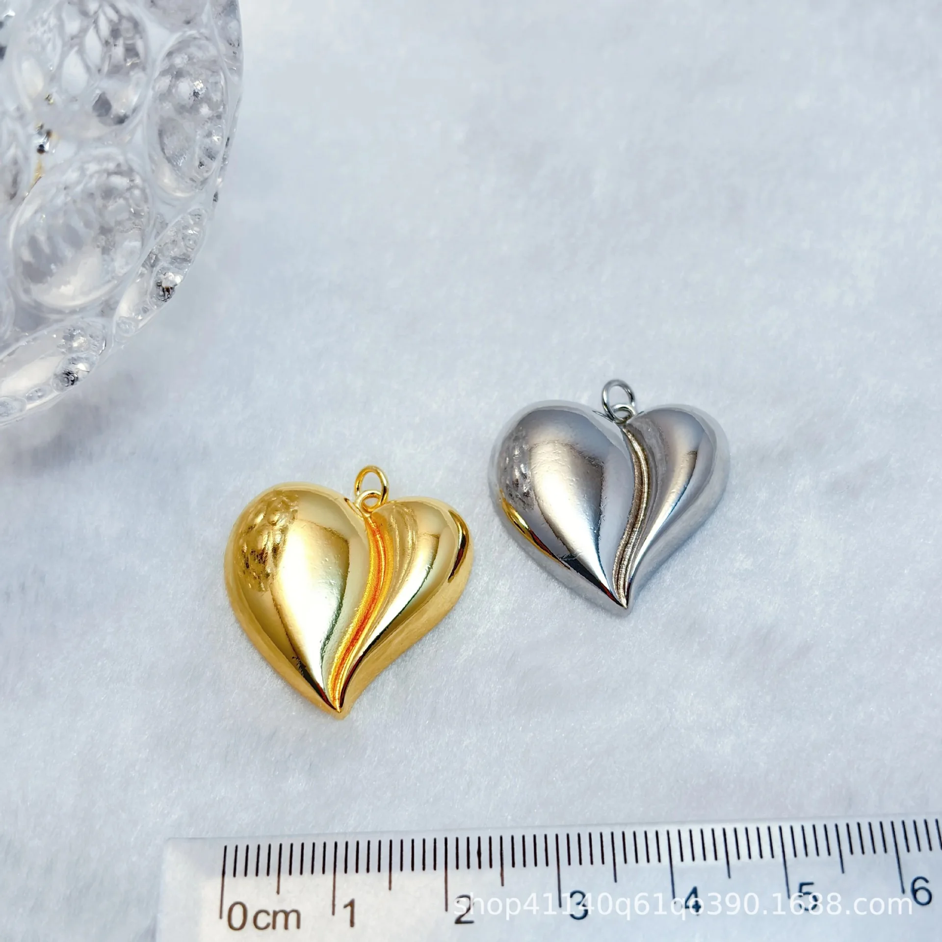 

Hot 4Pcs-25*25mm18K Gold Plated Brass Heart Charms Pendants For Fashion Necklace Making Supplies DIY Jewelry Accessories