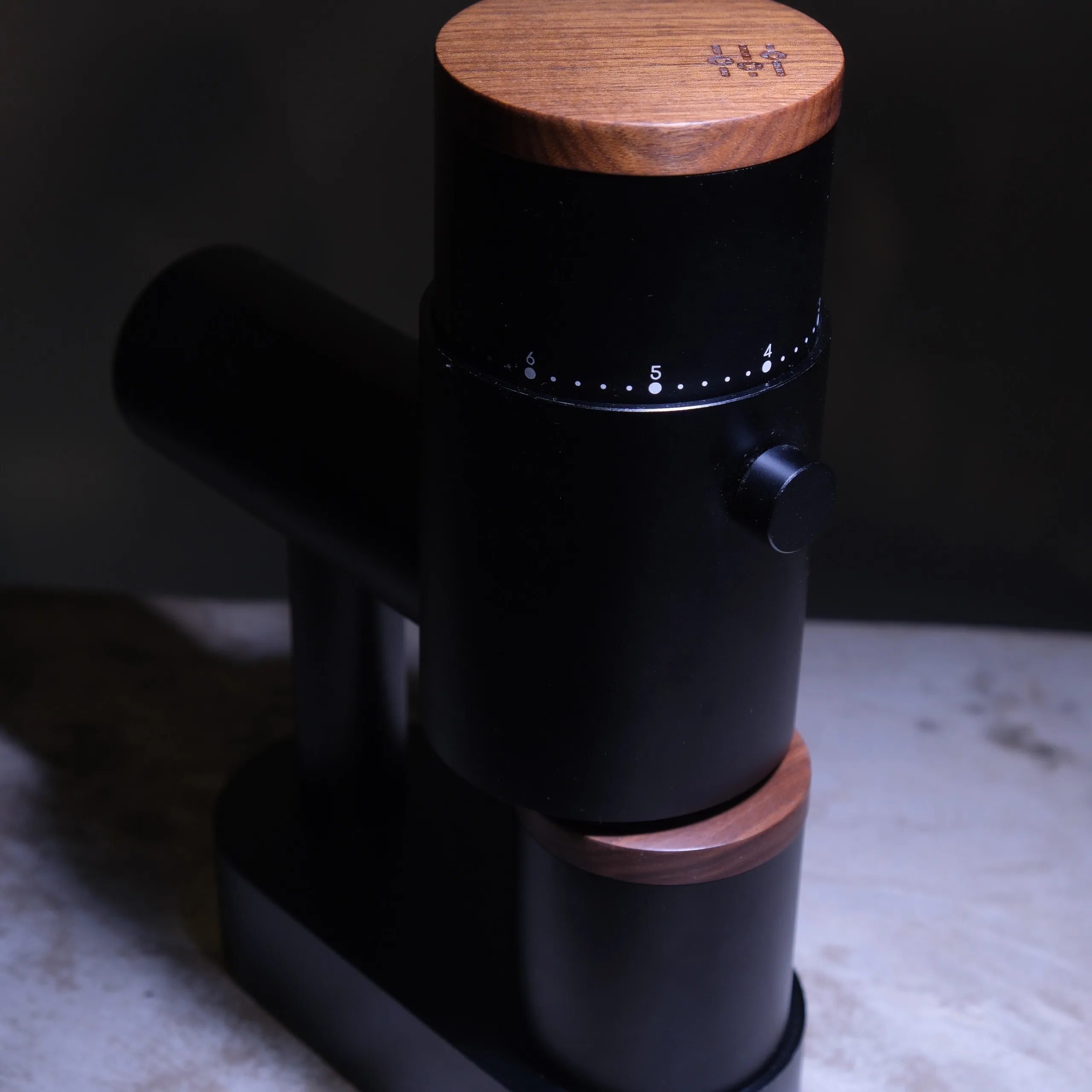 optiono-lagom-casa-recipient-de-rangement-pour-grains-de-cafe-avec-couvercle-en-bois-de-noyer-un-accessoire-de-cuisine-ecologique-polyvalent-et-au-design-elegant