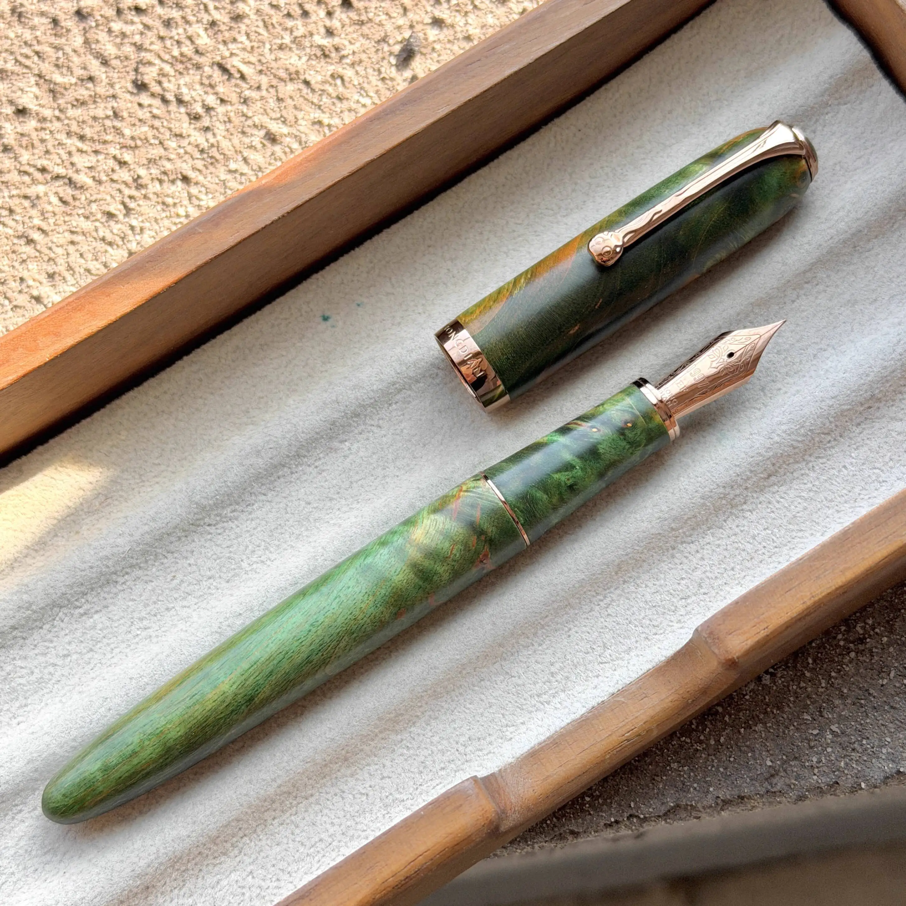 

Hongdian Stable Wood With Magnetic High-Value Exquisite Refillable Ink Cartridge Fountain Pen