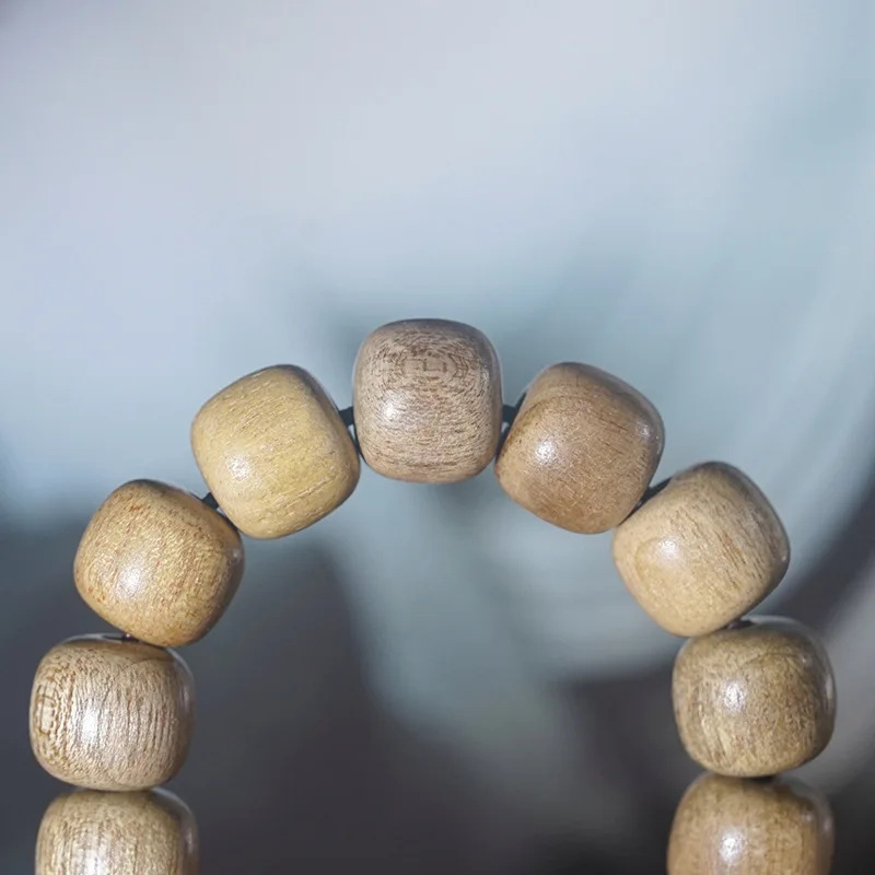 Camphor wood vintage-style single-strand Buddhist prayer bracelet, wooden beads for handcrafting and meditation, suitable