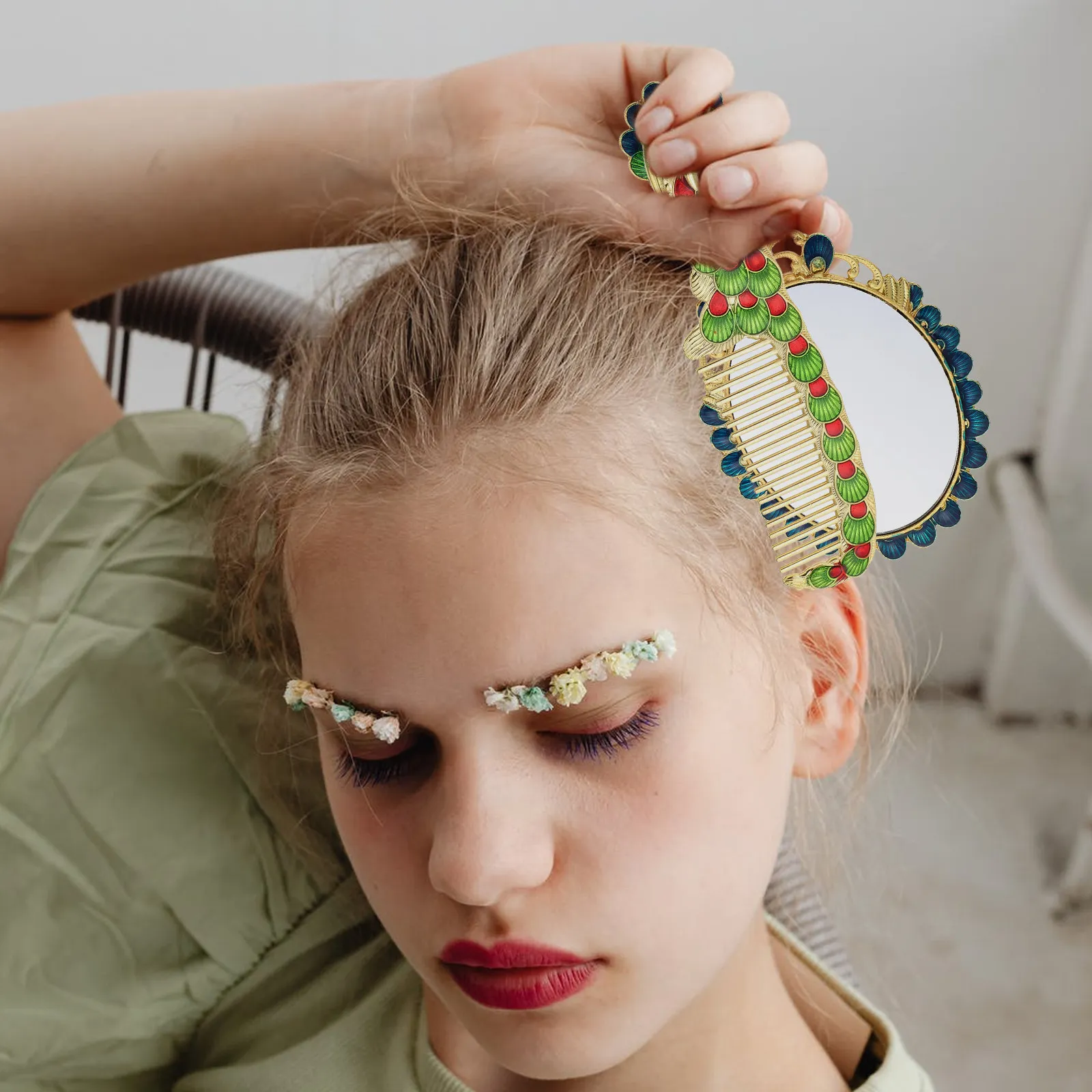 

Набор из 1 предмета: винтажное ручное зеркало для макияжа с расческой, портативное компактное зеркало в ретро-стиле с отражающей поверхностью высокой четкости, уникальный дизайн