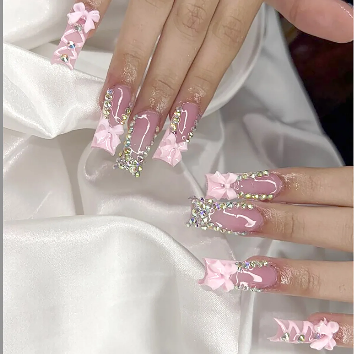 24 قطعة الوردي الفرنسي منتصف طول مربع رئيس اضغط على الأظافر كاذبة الماس وهمية مسمار القوس يمكن ارتداؤها غطاء كامل مسمار نصائح