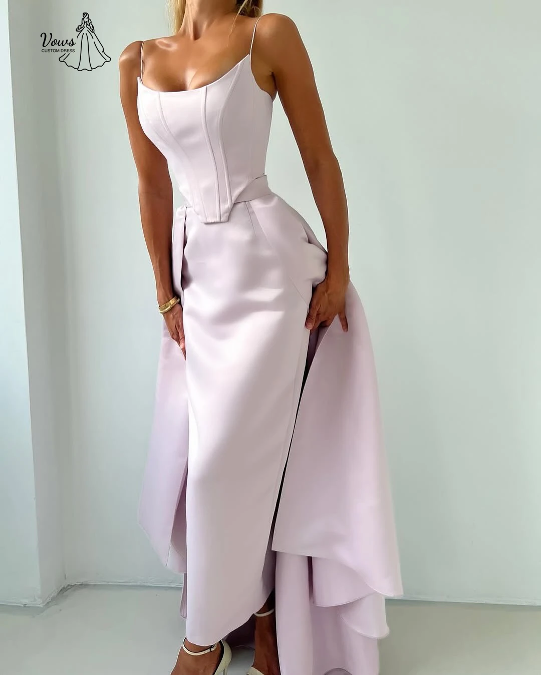 Vows ثوب مسائي خط الكرة ثوب حبال فساتين لحضور الحفلات الموسيقية 2025 فستان حفلة موسيقية فاخر 2025 مخصص قماش الساتان رداء سهرة حفل