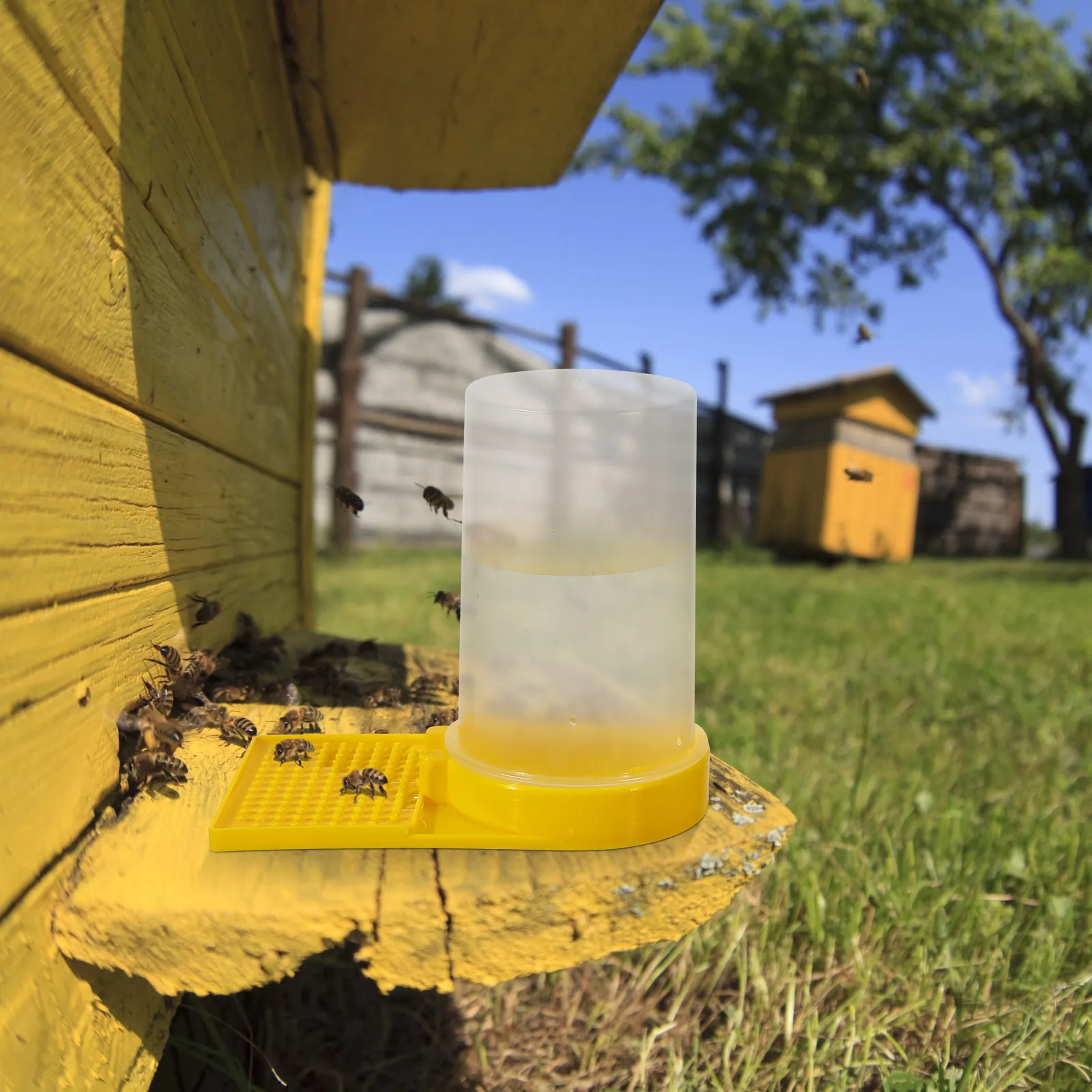 Beehive Entrance Feeder 2 Pack Food Grade Plastic Bee Water Syrup Dispenser for Winter Spring Beekeeping