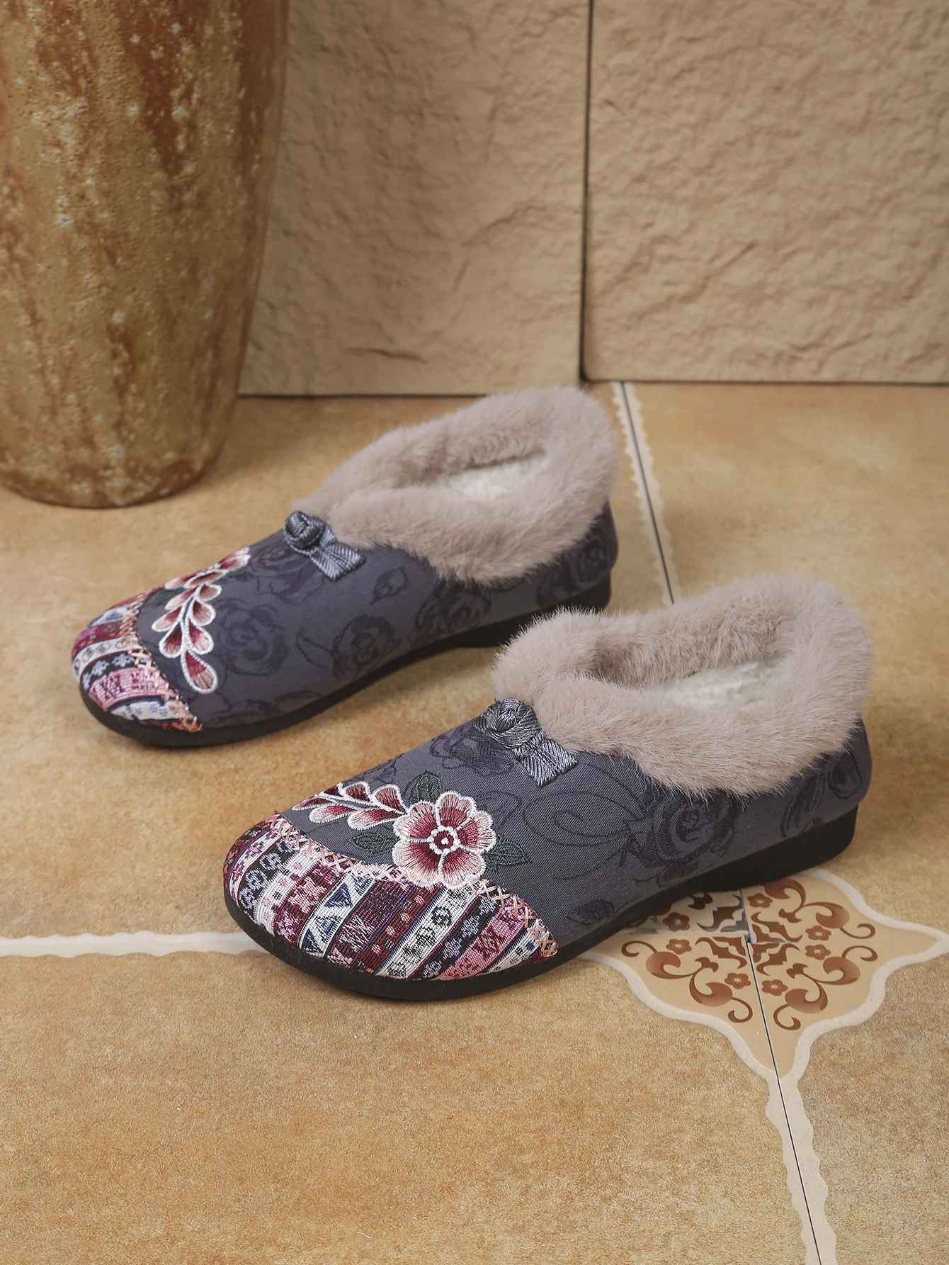 Damen Winterstiefeletten im chinesischen Stil, bestickt, aus Baumwolle, mit flauschigem Kragen, Fleece-gefüttert, zum Hineinschlüpfen, flach, rutschfest, warm, ethnische Freizeitschuhe – Detail 29