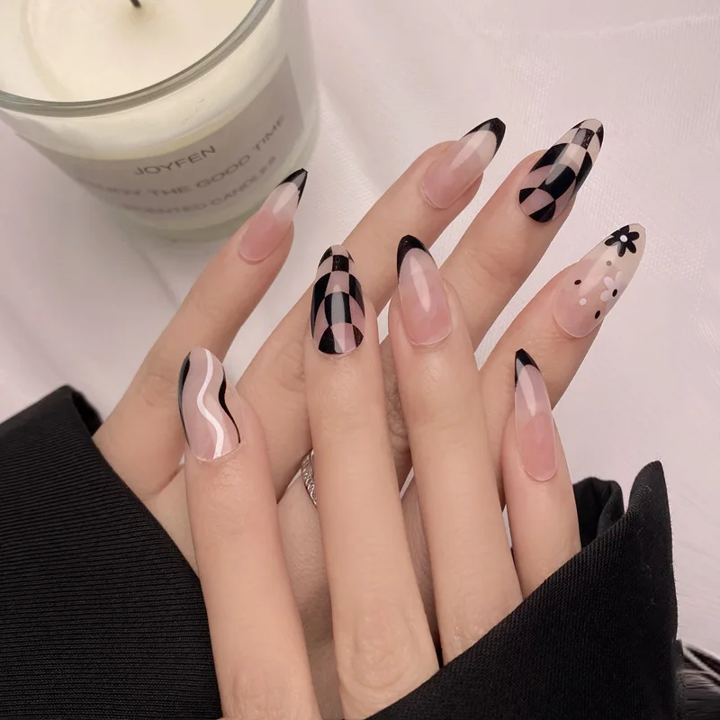 Detachable False Nail Patches, Hot-Selling Press-On Nails with Black Checkerboard & Small Floral Patterns for Y2K Style Girls