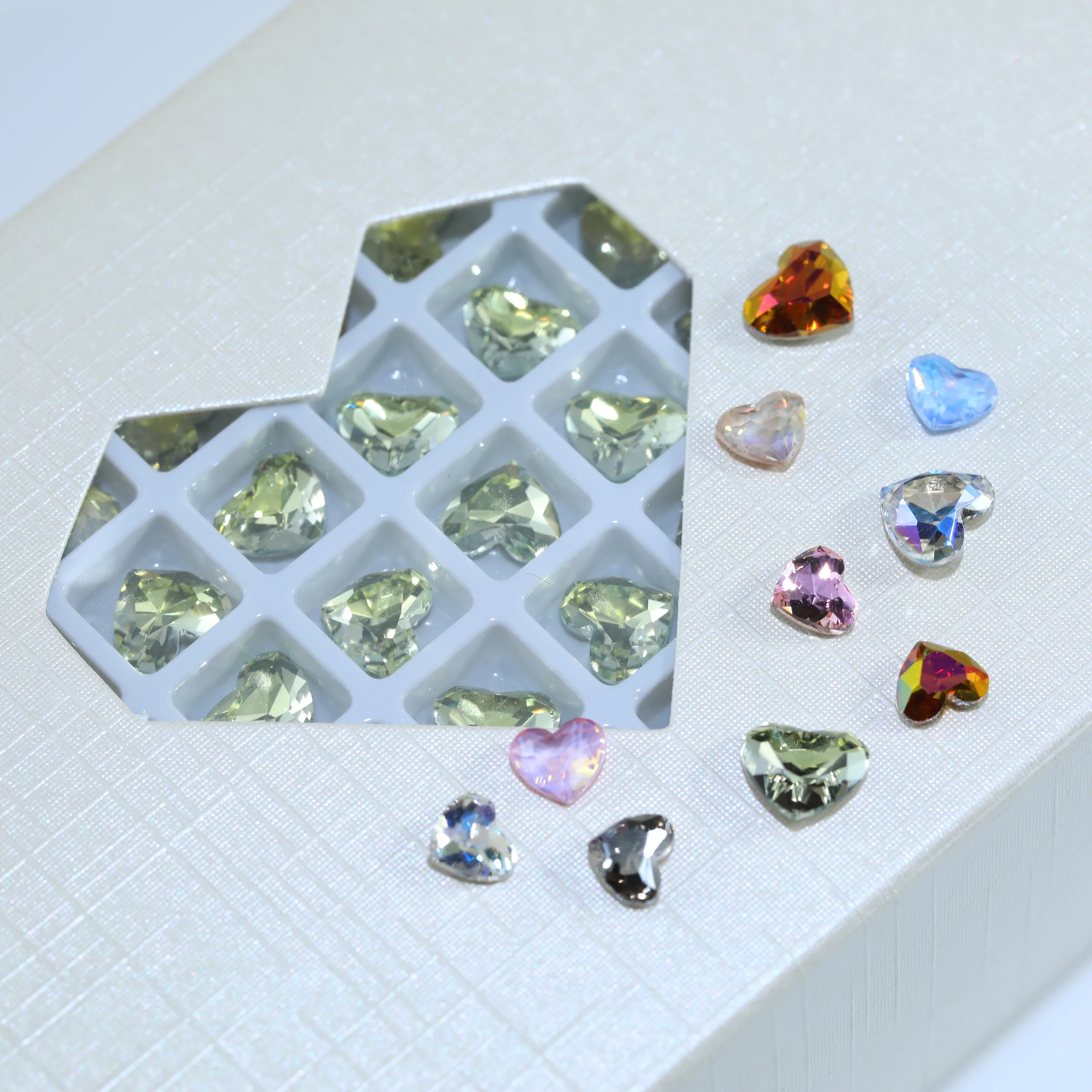 Herzförmige Flache Rückseite mit Abgeschrägter Kante Plus Strass Glänzende Kristall-Verzierungsteile für Nagelkunst, Taschen, Hochzeitskleider, DIY-Handwerksdekoration – Detail 3