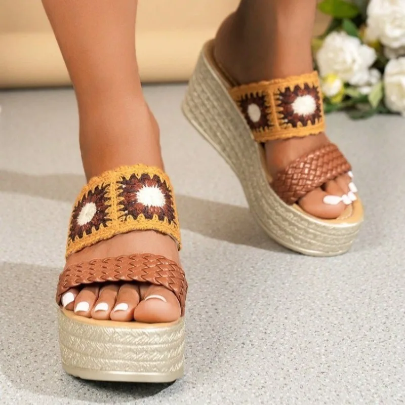 

Лидер продаж, модные женские сандалии, новинка 2025, летние повседневные семейные женские тапочки, уличные пляжные тапочки Женская Обувь