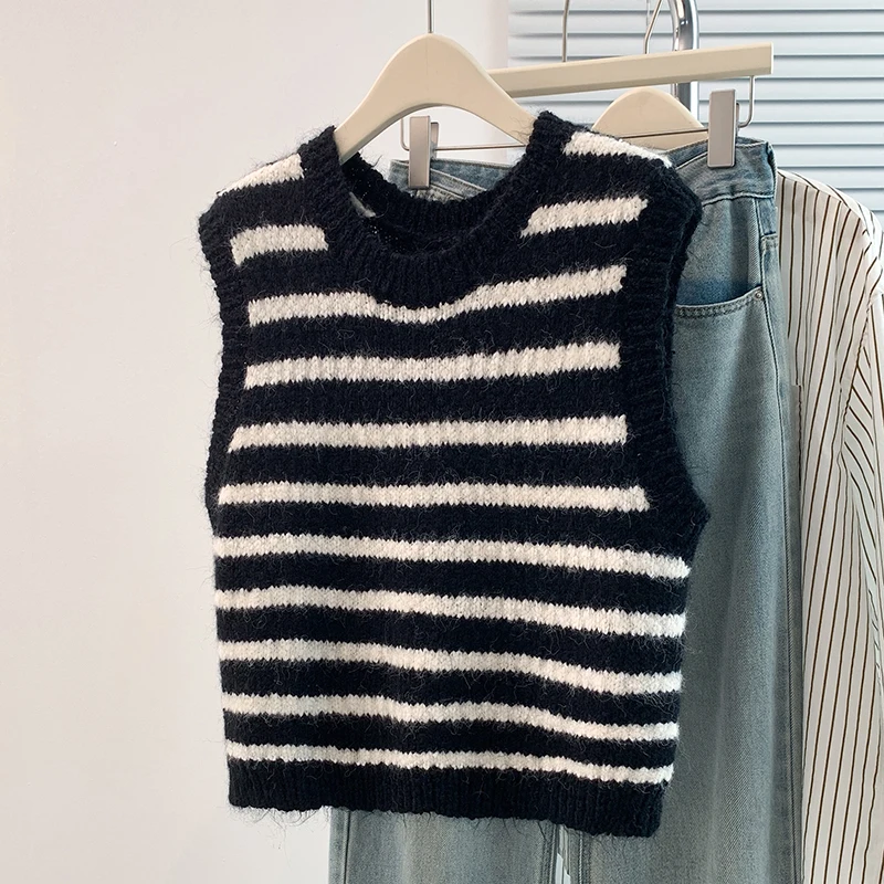 

Вязаный жилет в полоску для похудения, осень-зима, свободный крой, тонкий топ без рукавов, модный корейский женский свитер из нейлона и полиэстера...