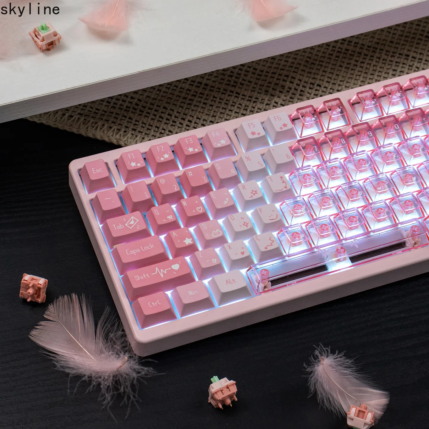 Snow mountain strawberry heartbeat gradual change powder through mechanical keyboard keycaps customized full set of PBT