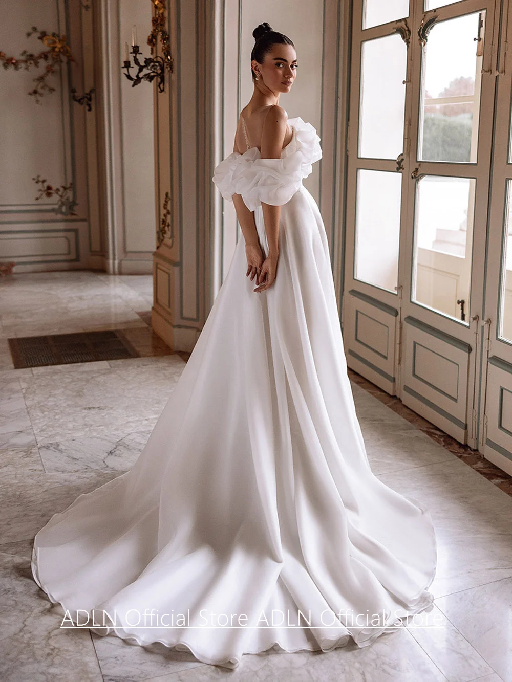 Organza ชุดแต่งงาน Vestidos De Novia ที่กําหนดเองที่ถอดออกได้ปิดไหล่แขนกุดจีบประดับด้วยลูกปัดสายแยกชุดเจ้าสาว