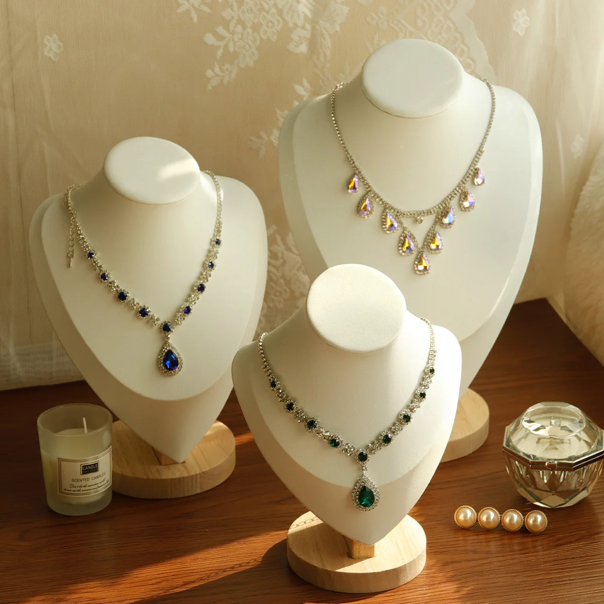 

High Quality Model Bust Show Exhibitor Leather Jewelry Display Necklace Pendants Mannequin Jewelry Stand Organizer