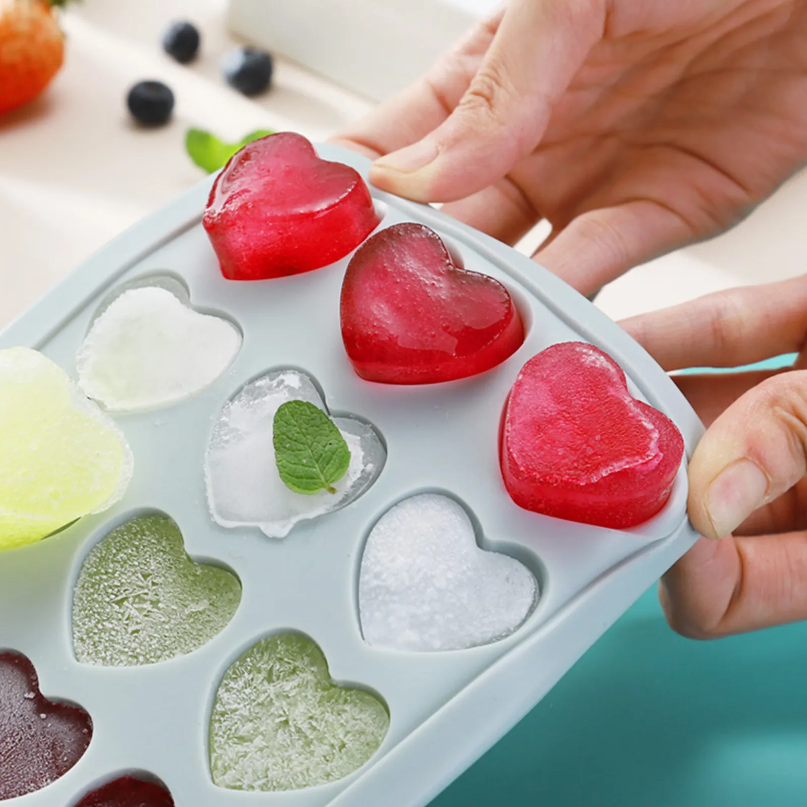 21-Cavity Heart-Shaped Ice Cube Mold Food-Grade Silicone DIY Ice Tray Mold with Leak-Proof Lid Perfect for Juice Smoothies