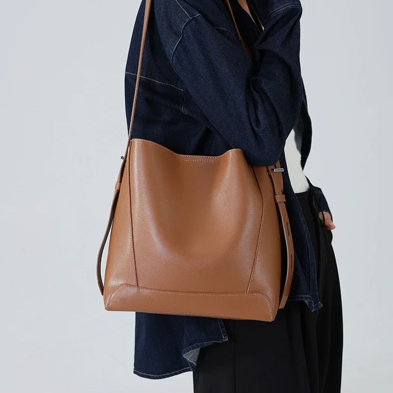 New Women's Cowhide Leather Soft Casual Tote Bag For Girls Large Capacity Commuter Hobo Bucket Shoulder Bag Adjustable Strap