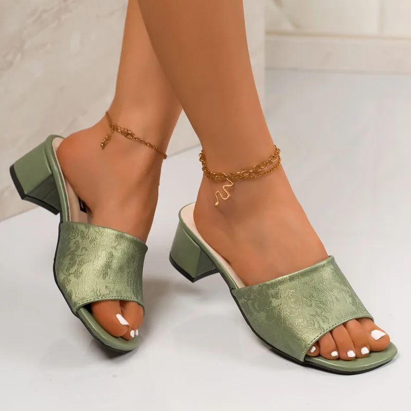 

Популярные ретро-сандалии класса люкс 2026: Новые летние ультра-сказочные вышитые повседневные универсальные супермягкие тонкие женские туфли