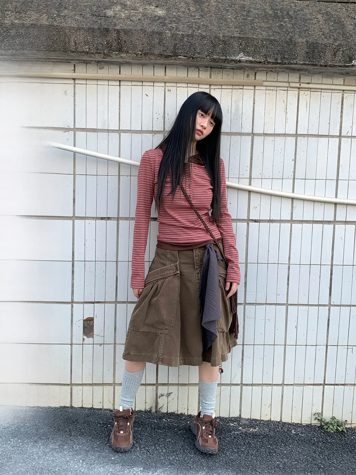 

Футболка COK Early Spring Korean Sle Commute Vintage в полоску с эффектом двухслойности, с капюшоном, до плеч, с имитацией двух частей