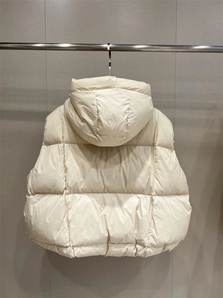 เสื้อกั๊กผู้หญิงแบบมีฮู้ด ดีไซน์ใหม่ ปี 2026  ผ้าฝ้ายบุใยดาวน์ สำหรับฤดูหนาว ทรงหลวม แฟชั่น หนา อุ่น สไตล์เสื้อโค้ท