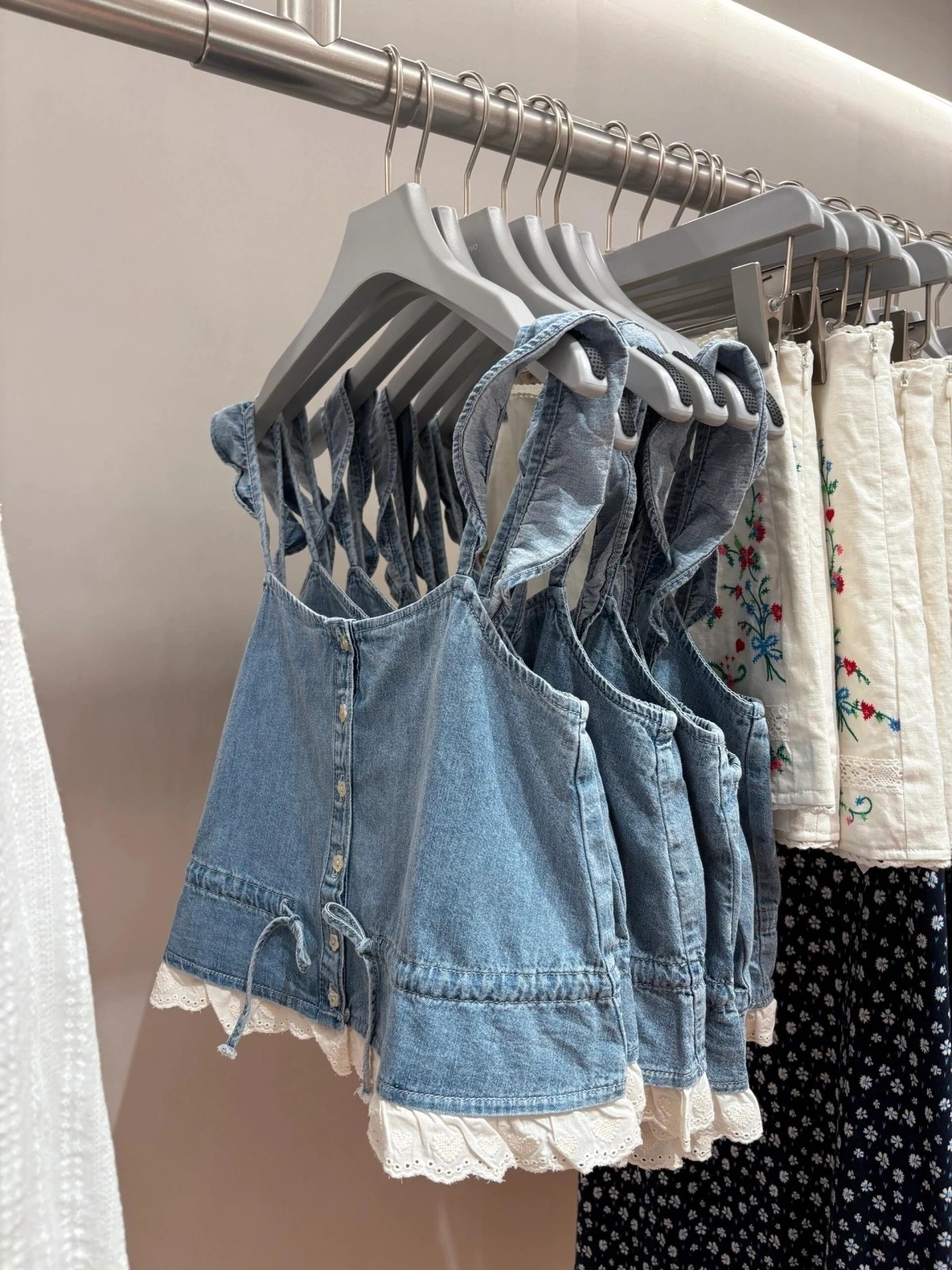 

Лето 202, женский модный лоскутный топ с цветочным узором и пуговицами, джинсовый топ, верхняя одежда из хлопка, длина