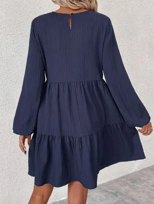 فستان خريف 2025 الجديد بأكمام طويلة، تنورة فضفاضة متوسطة الطول بلون سادة