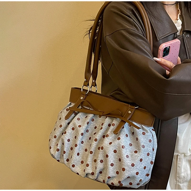 Koreanische Polka-Dot-Schleifenknoten-Patchwork-Hobo-Unterarmtasche, Damenhandtasche, vielseitige leichte Pendler-Tragetasche, lässig-schicke Tasche – Detail 6