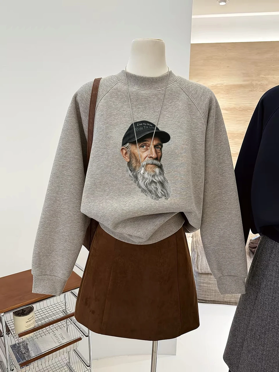 Korean Retro Lazy Cartoon Print round Neck Sweatshirt Women's Autumn Winter Thickened Fleece Loose Long Sleeve Top