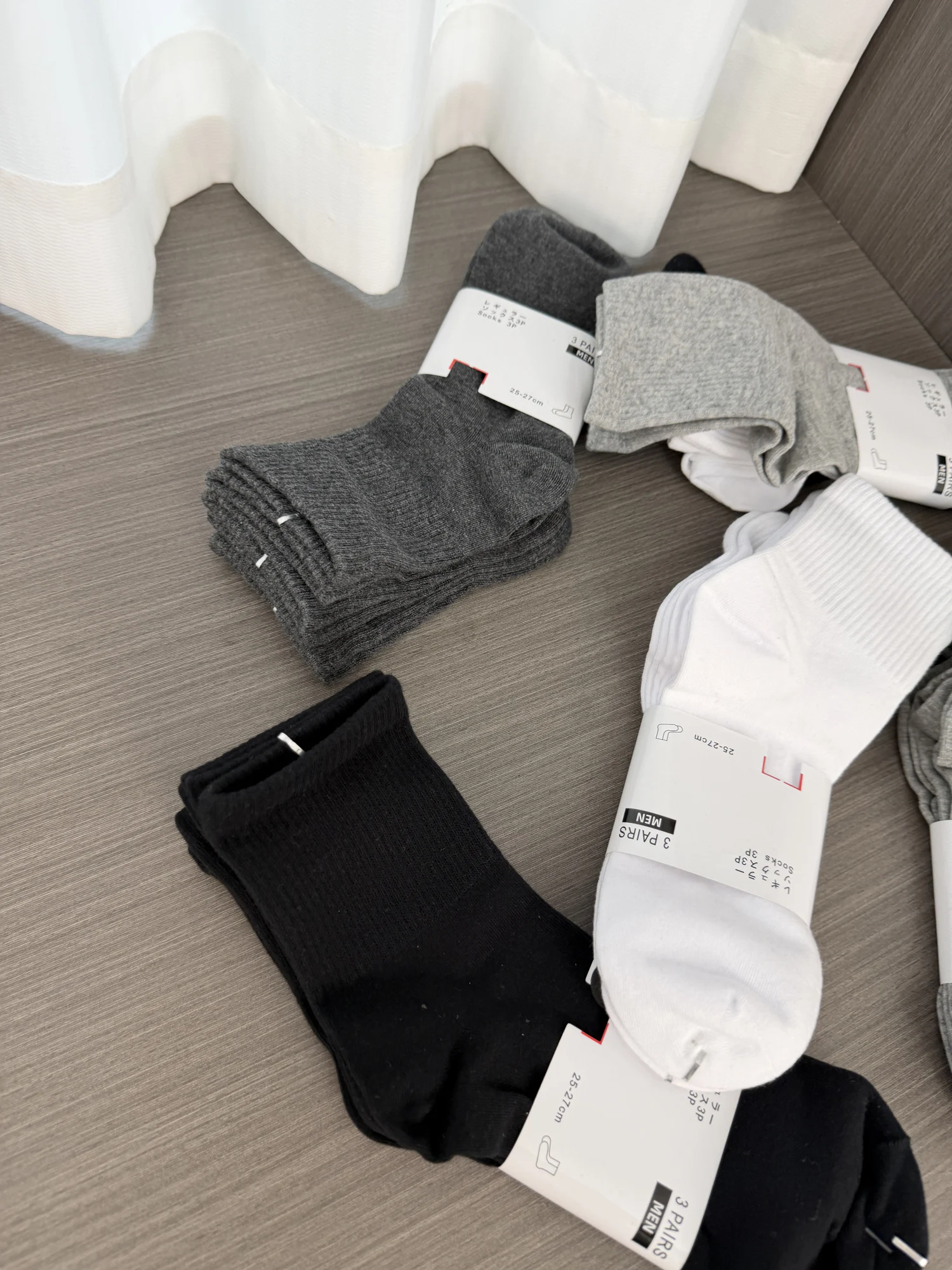 Men's Sporty Breathable Sweat Absorbent  Color Casual Socks Comfortable Three Pairs in a Card U Home