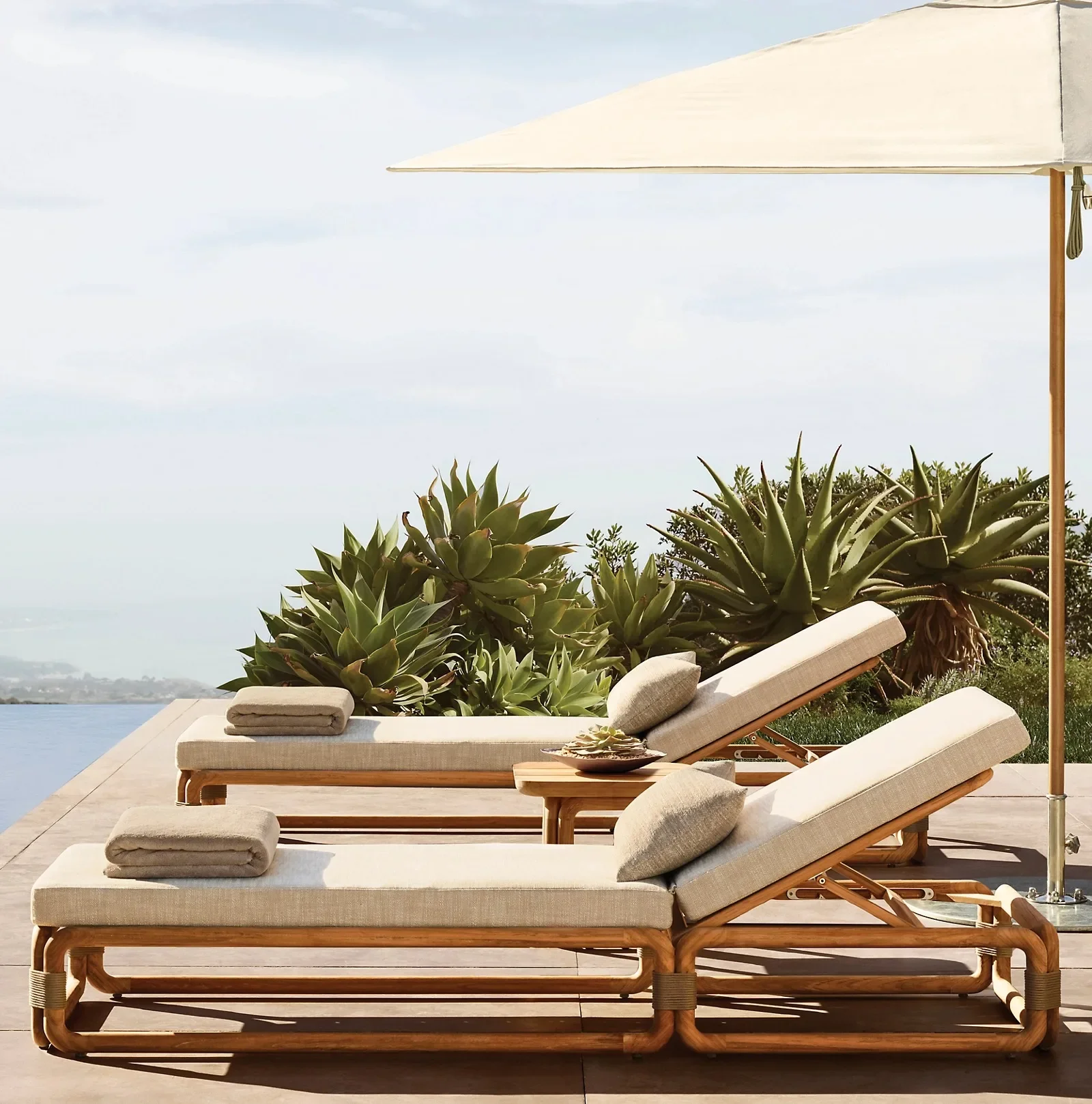 

Outdoor Teak Wood Waterproof Swimming Pool Chair Sun Lounger Garden Patio Sunbed Sun Loungers With Side Table
