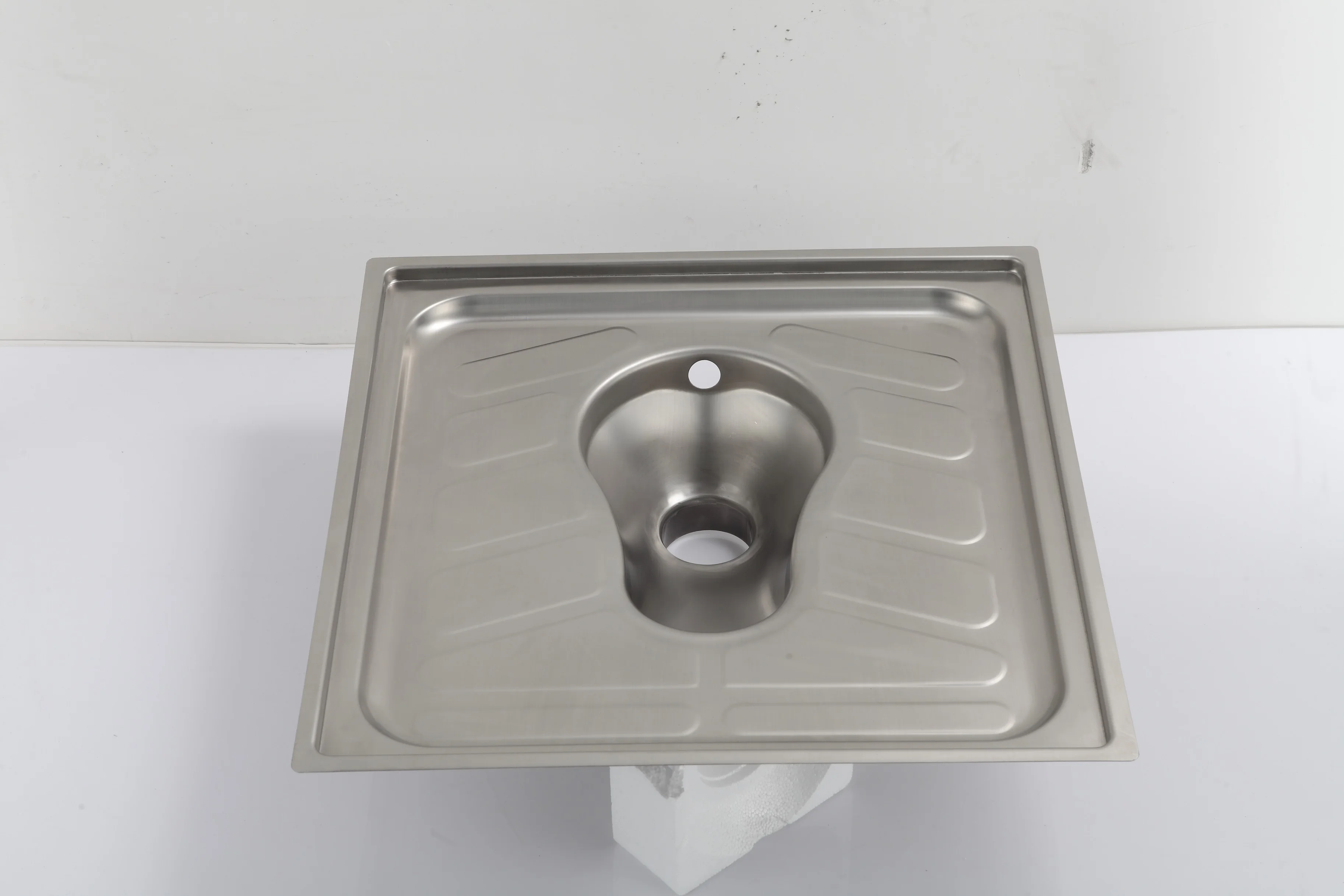 Grosir Peralatan Sanitasi Premium Tahan Lama Toilet Jongkok Baja Tahan Karat Portabel Modern