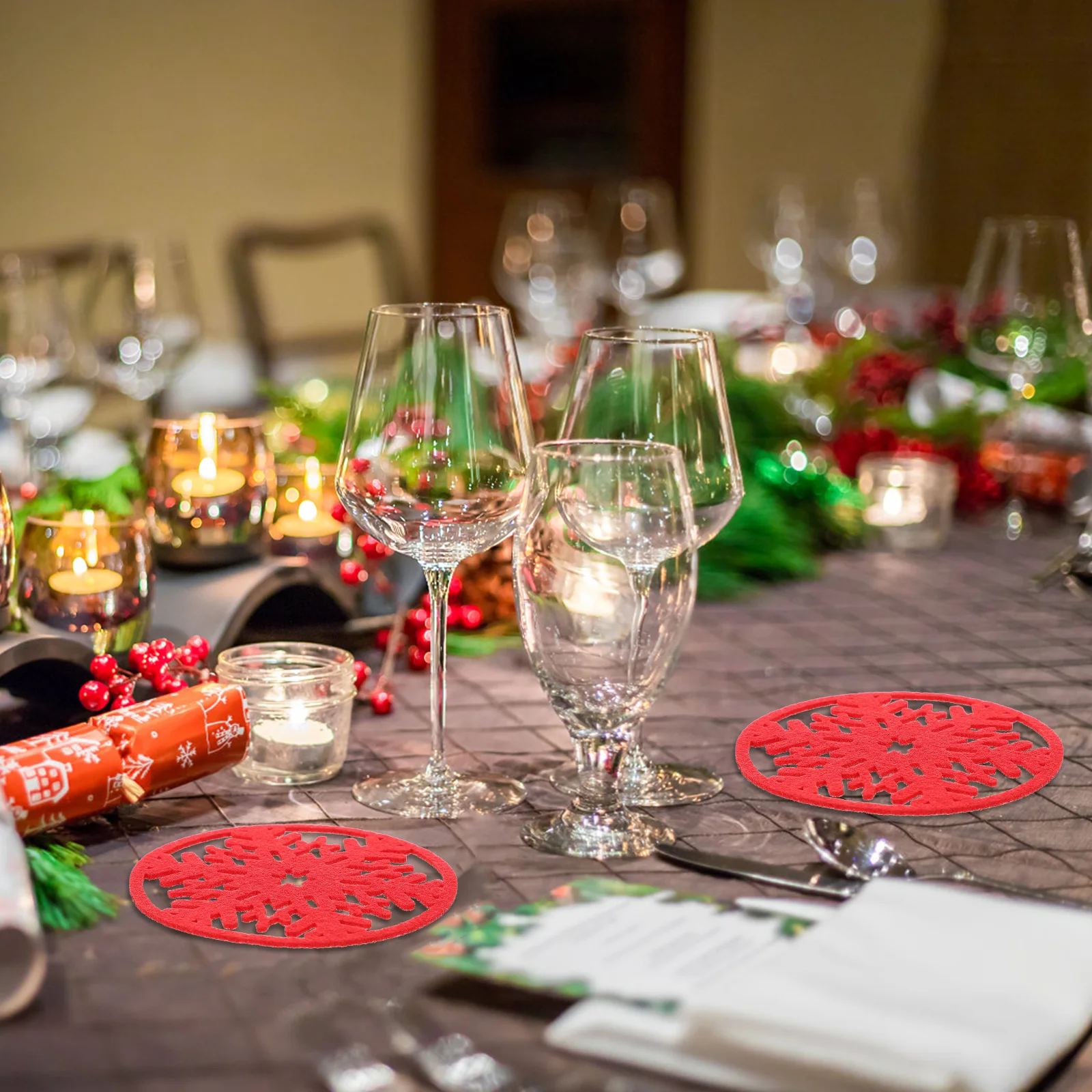 

6Pcs Christmas Felt Coasters Round Heat Insulation Nonslip Cup Mat Xmas Cup Pad Table Surface Protector for Home Office Holiday