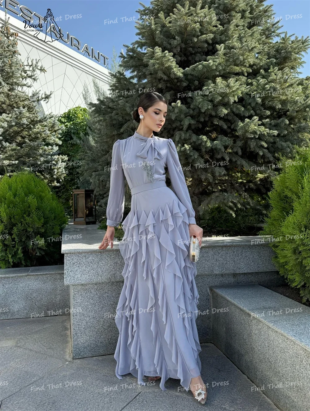 Op maat gemaakte elegante hoge hals gelaagde ruches A-lijn lange mouw avondjurk vloerlengte bruids feestjurk met strik vestidos