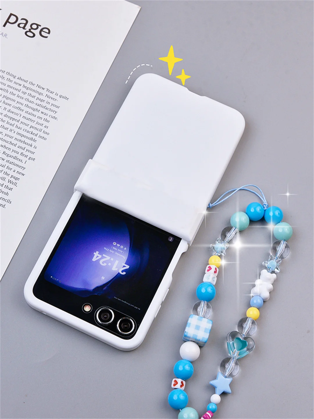 

Fashion Solid Color White Candy Block Bracelet Phone Case For Motorola Razr 40 50 Ultra Razr 50 40 Razr Plus 2023 2024 Cover