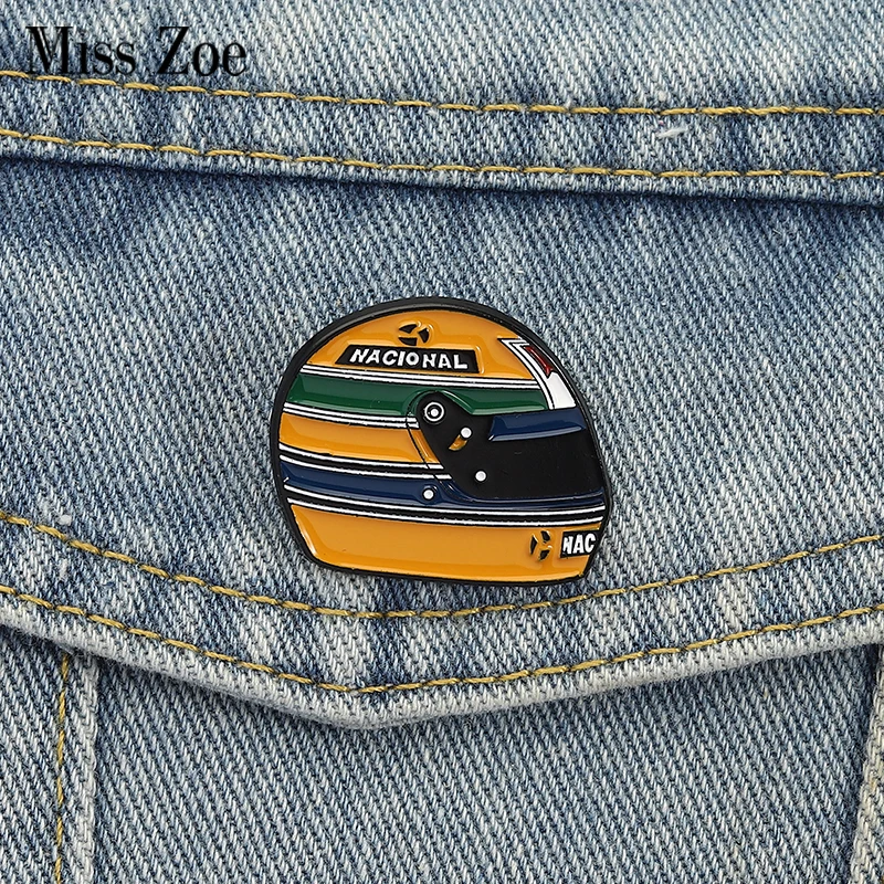F1 Racing Driver Spille smaltate Personalizzato Ayrton Senna Casco Spille Distintivi da bavero Vestiti Gioielli divertenti Regalo per bambini Amici