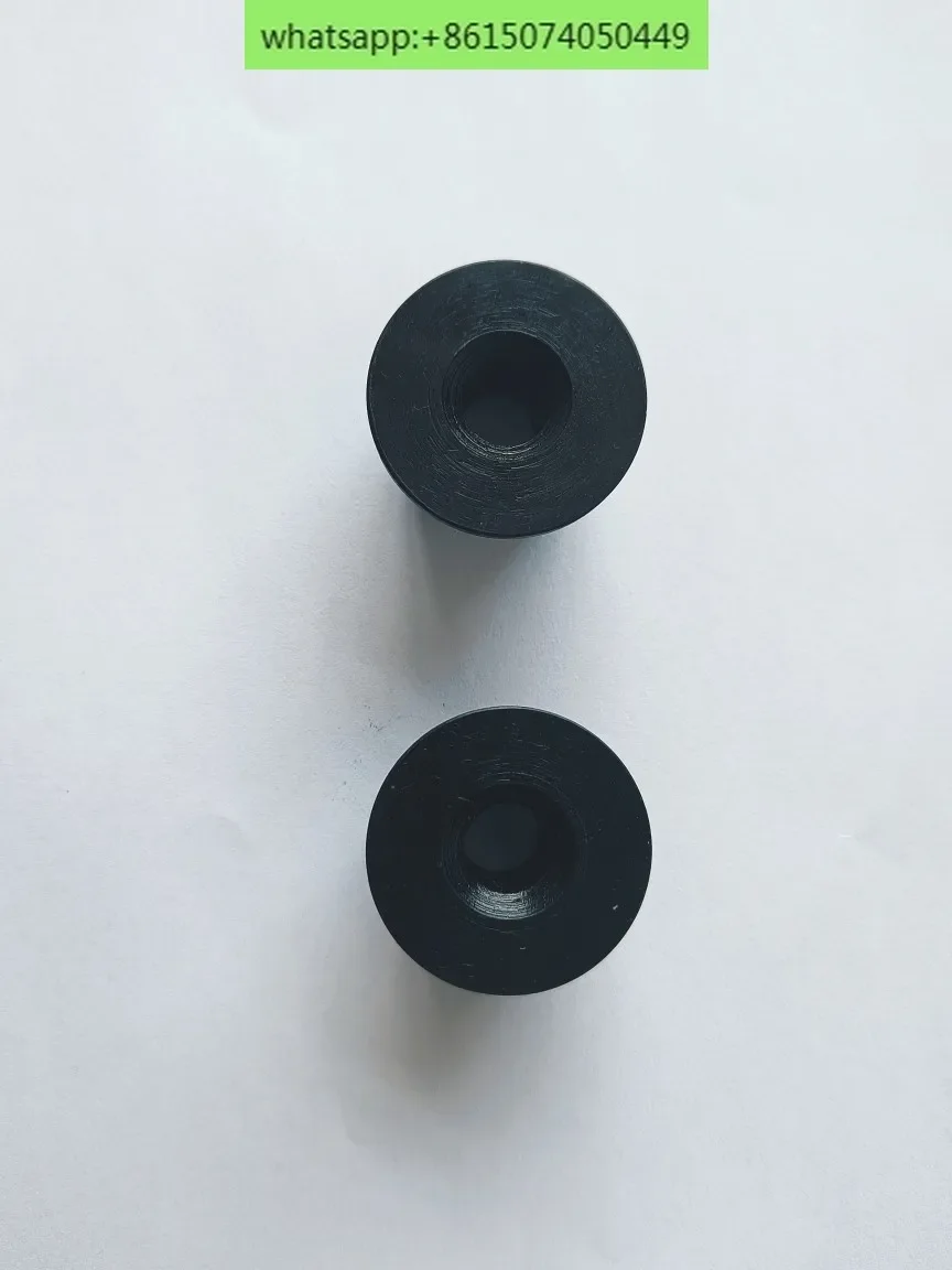 And eagle cutting bed yuan one punching needle punching device